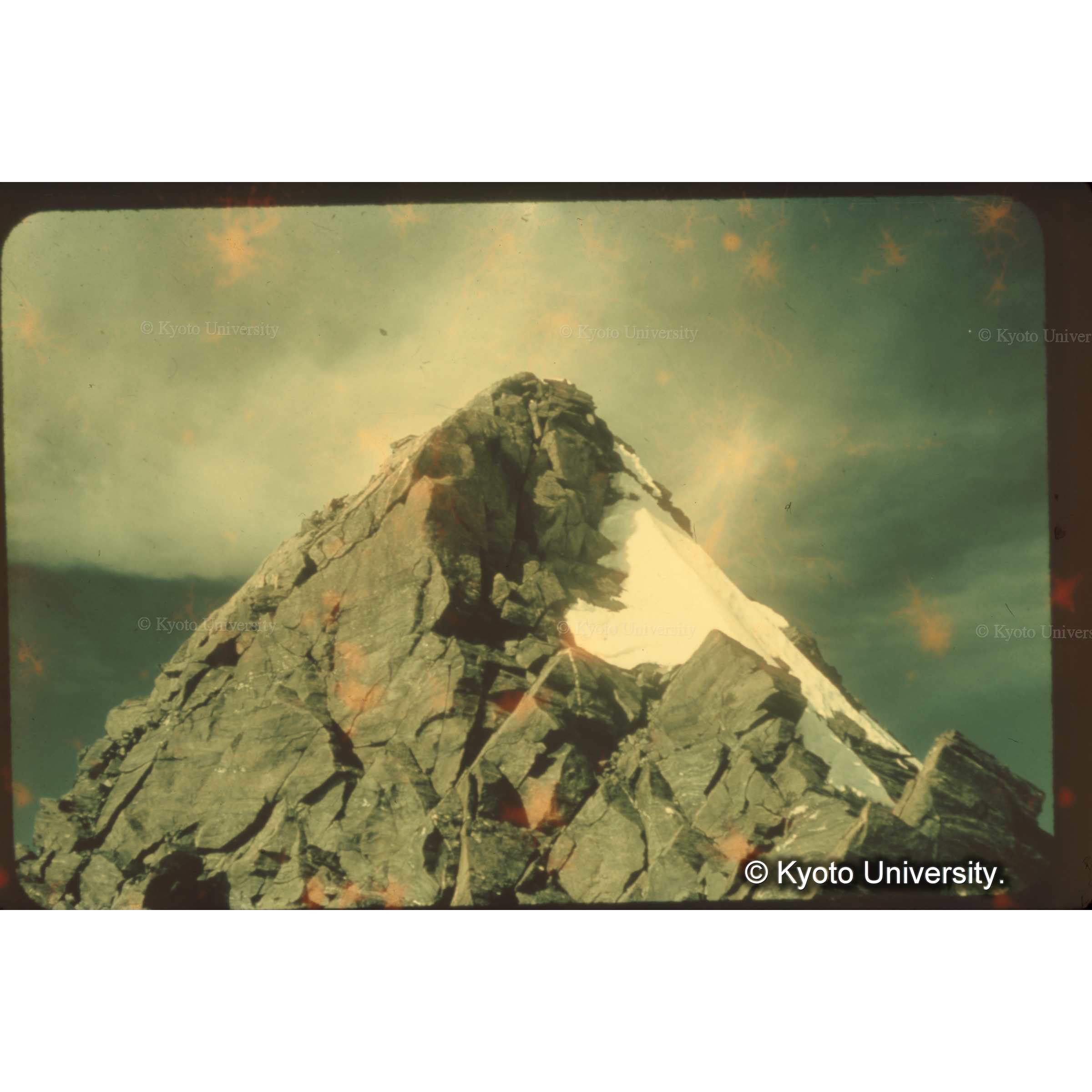 肩から頂上を見上げる (1)