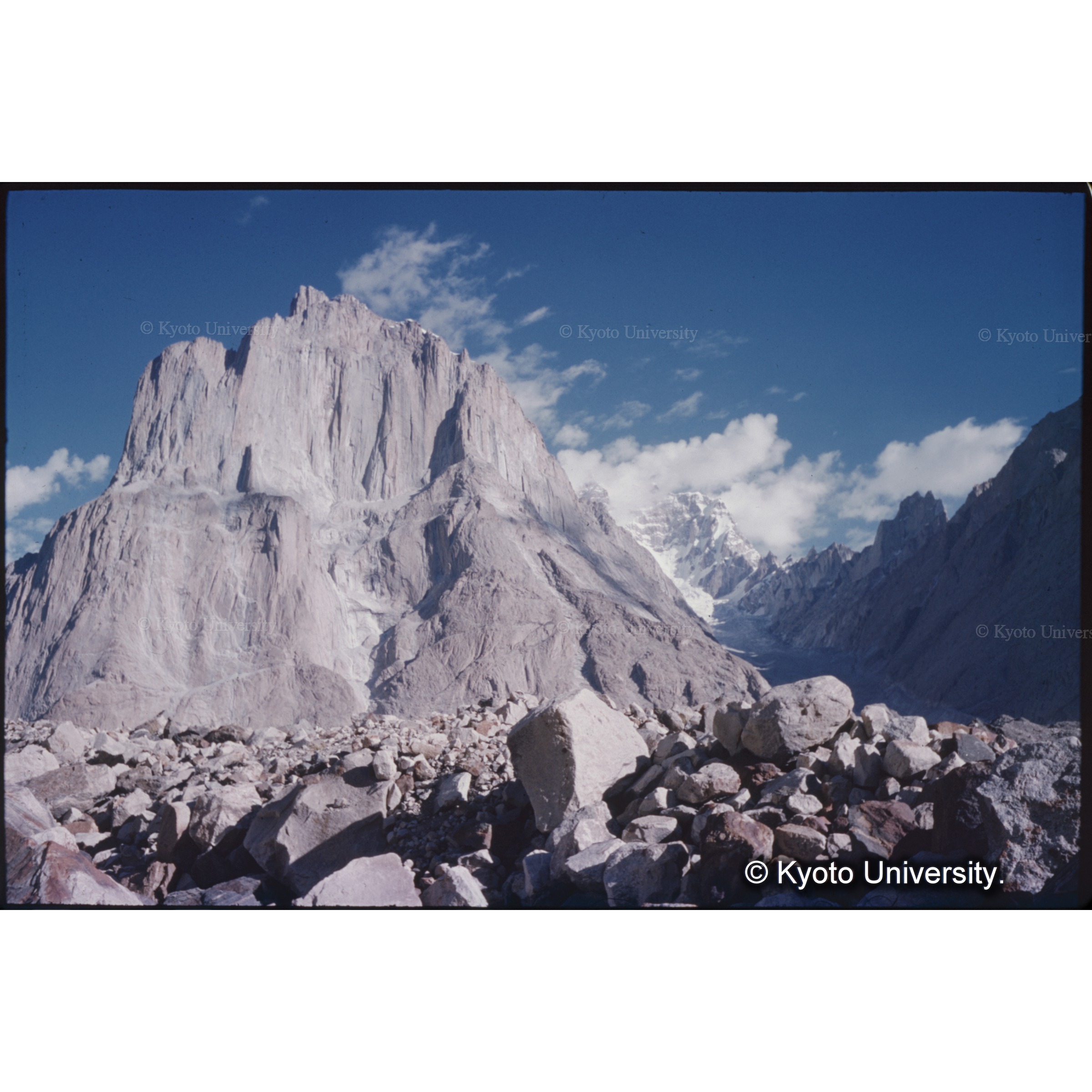 トランゴタワー (1)