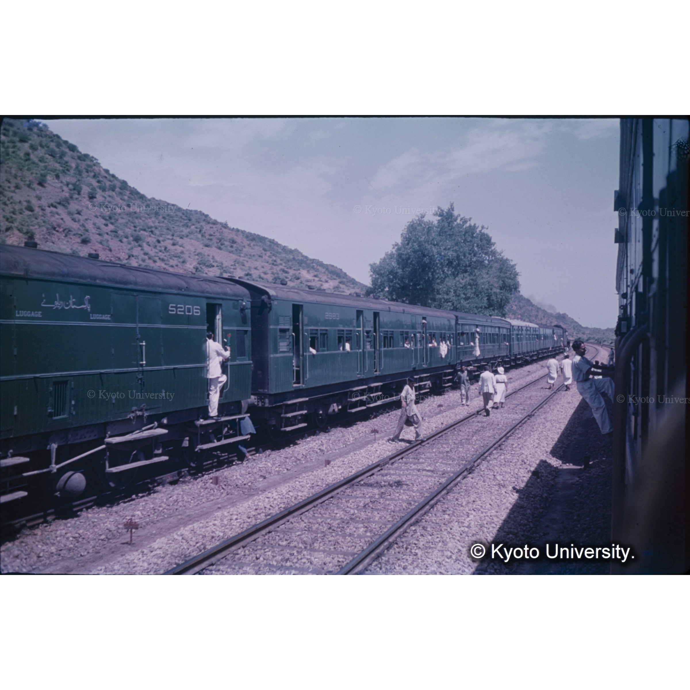 カラチからチェナブ急行でラワルピンディ (1)