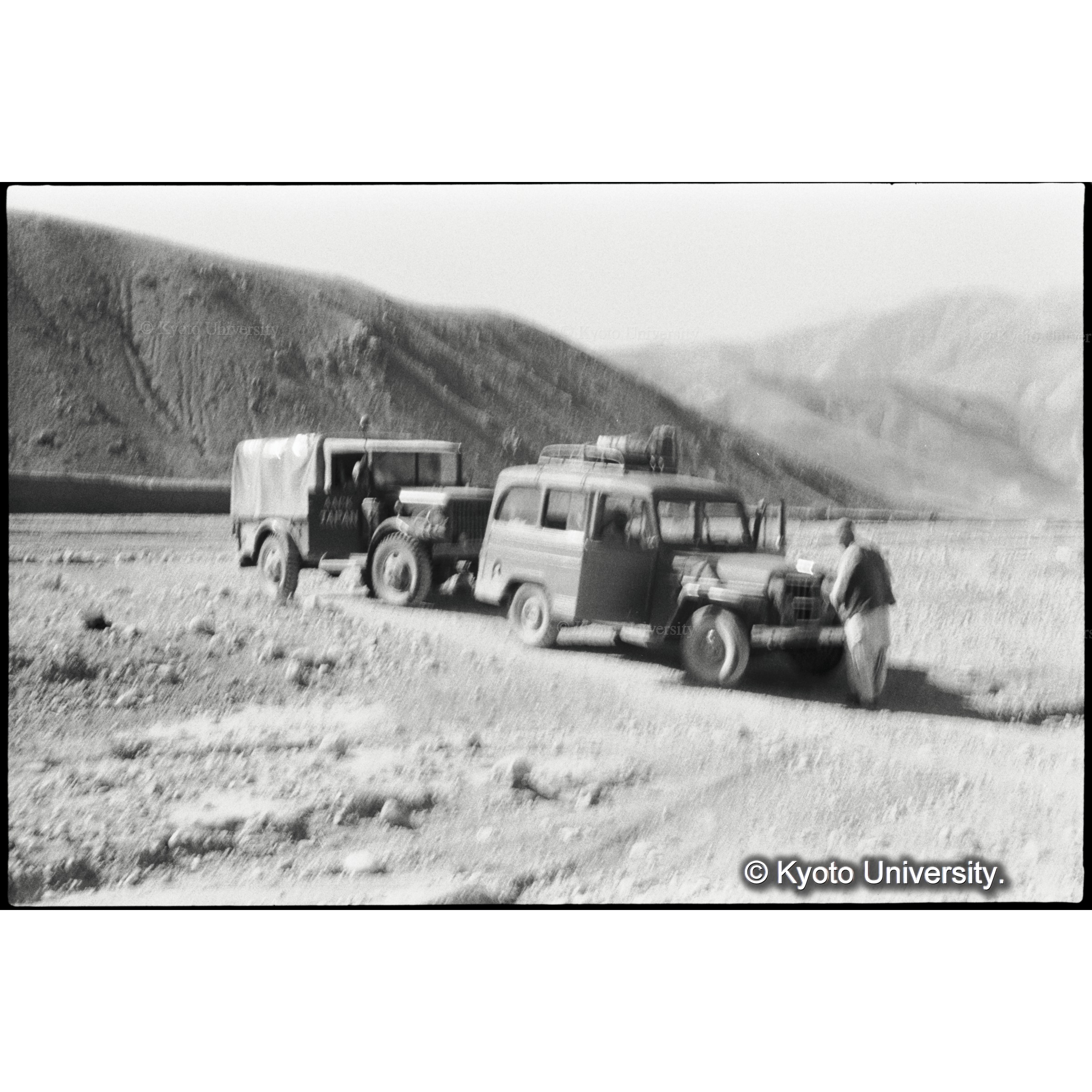 ソ連製中古ジープ１台をチャーター　トヨタ車と２台でゆく (1)