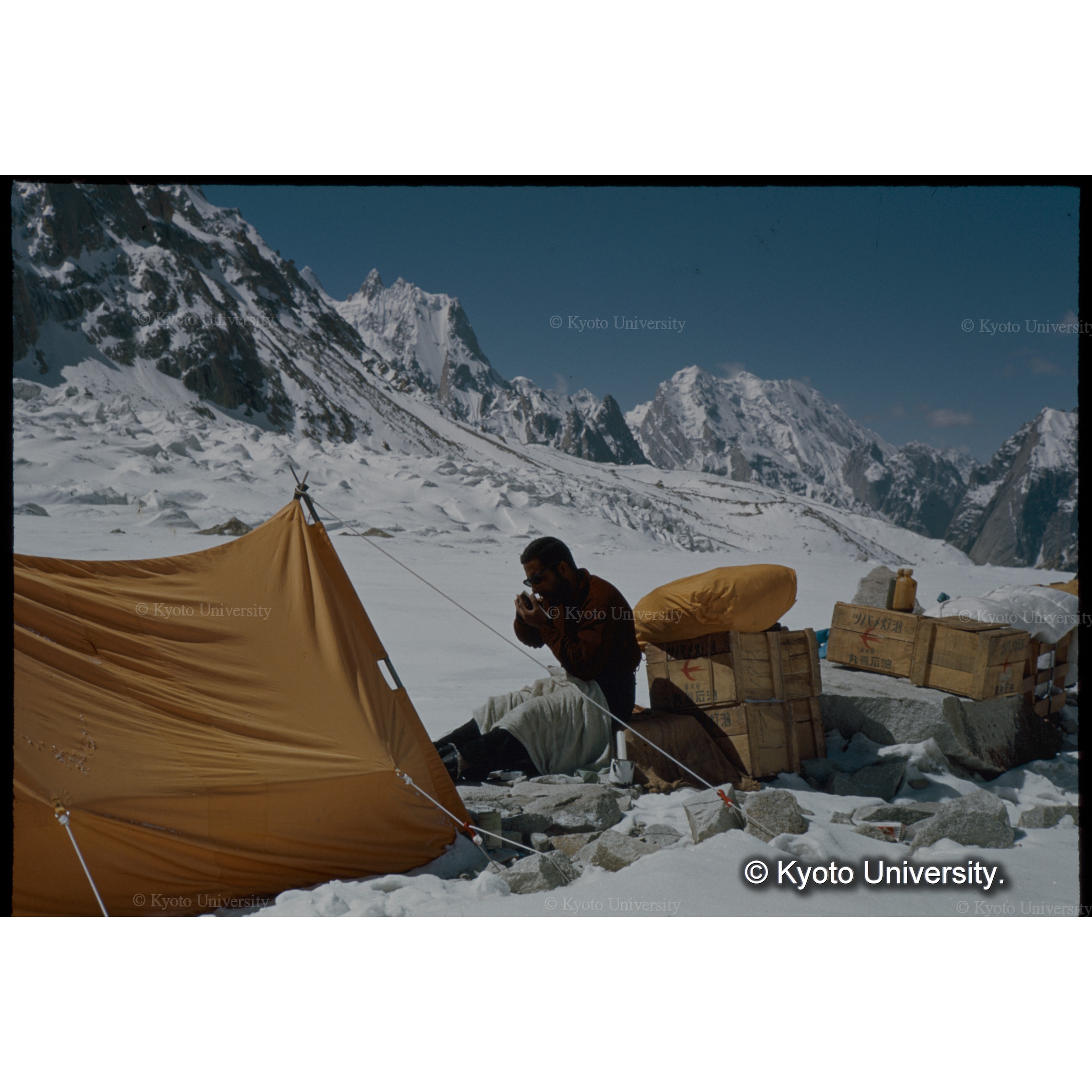 ビラフォンドの中継キャンプ守るCapt.バシール　 (1)