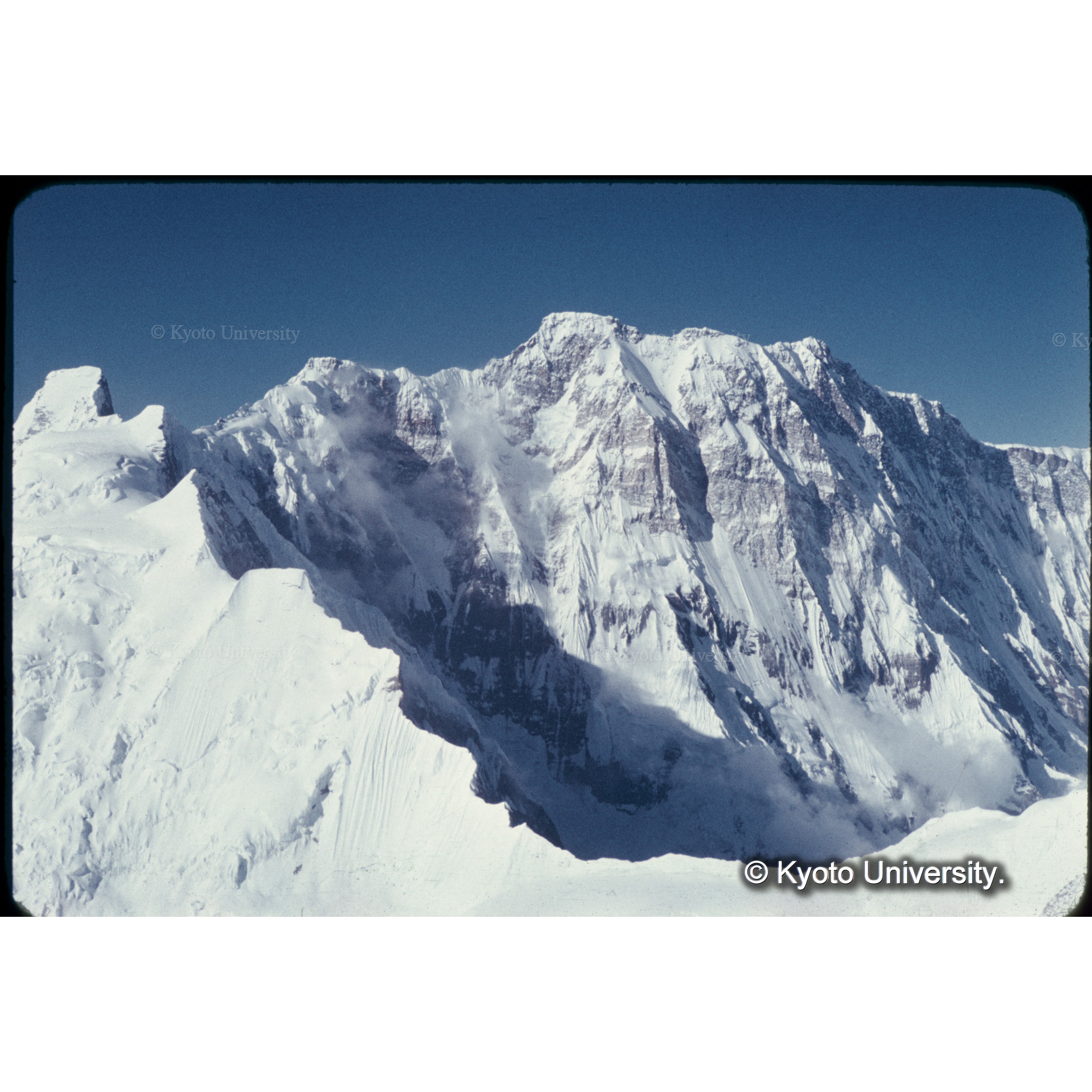 北峰アタック隊の到達点からアンナプルナ I 峰 (1)