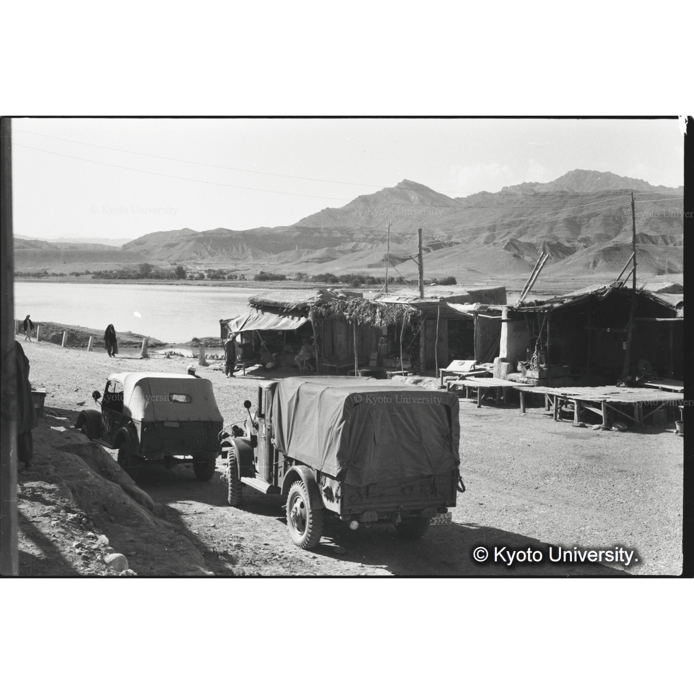 近くにダムと水力発電があるサロビ附近 (1)