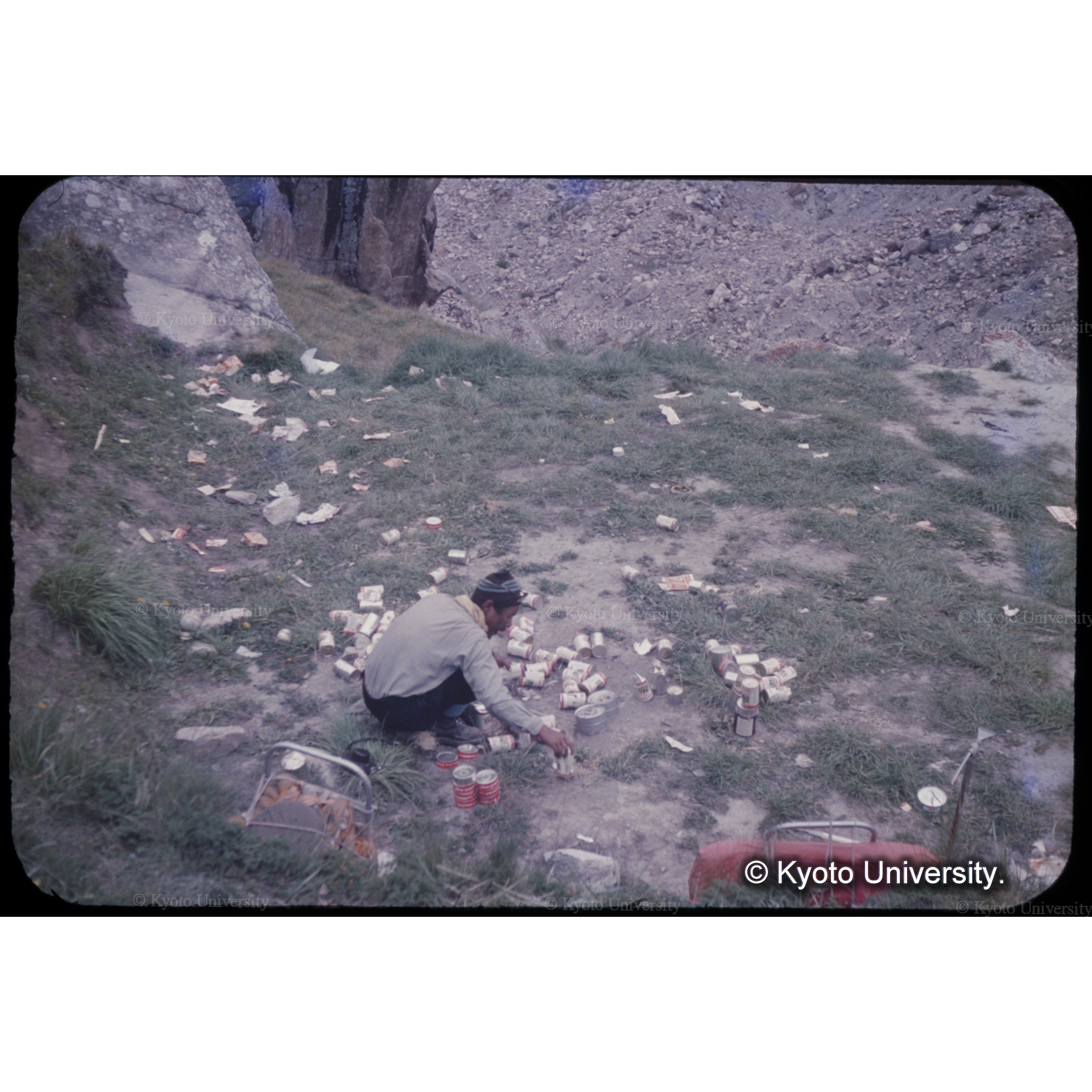 ウルドカスでイタリア隊の捨てた缶詰 (1)