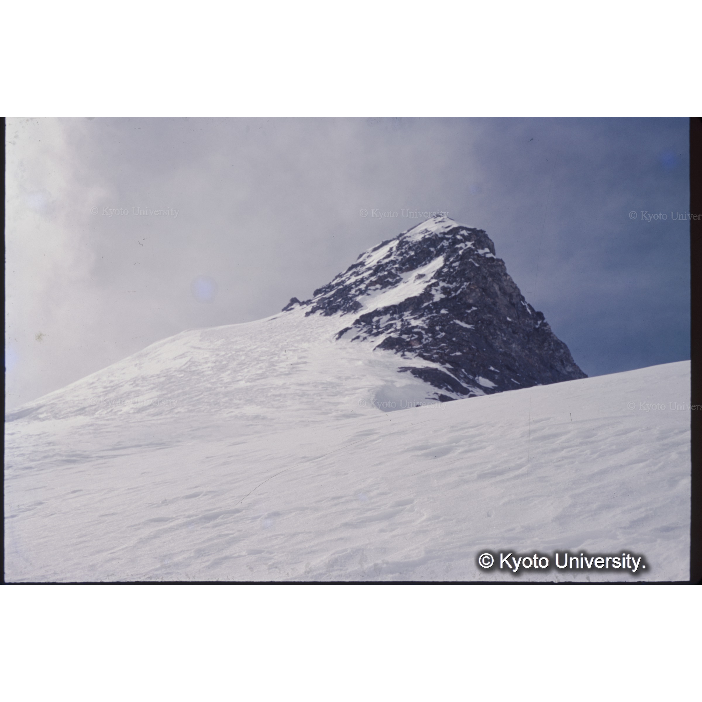 頂上は近い、酸素は切れていた (1)