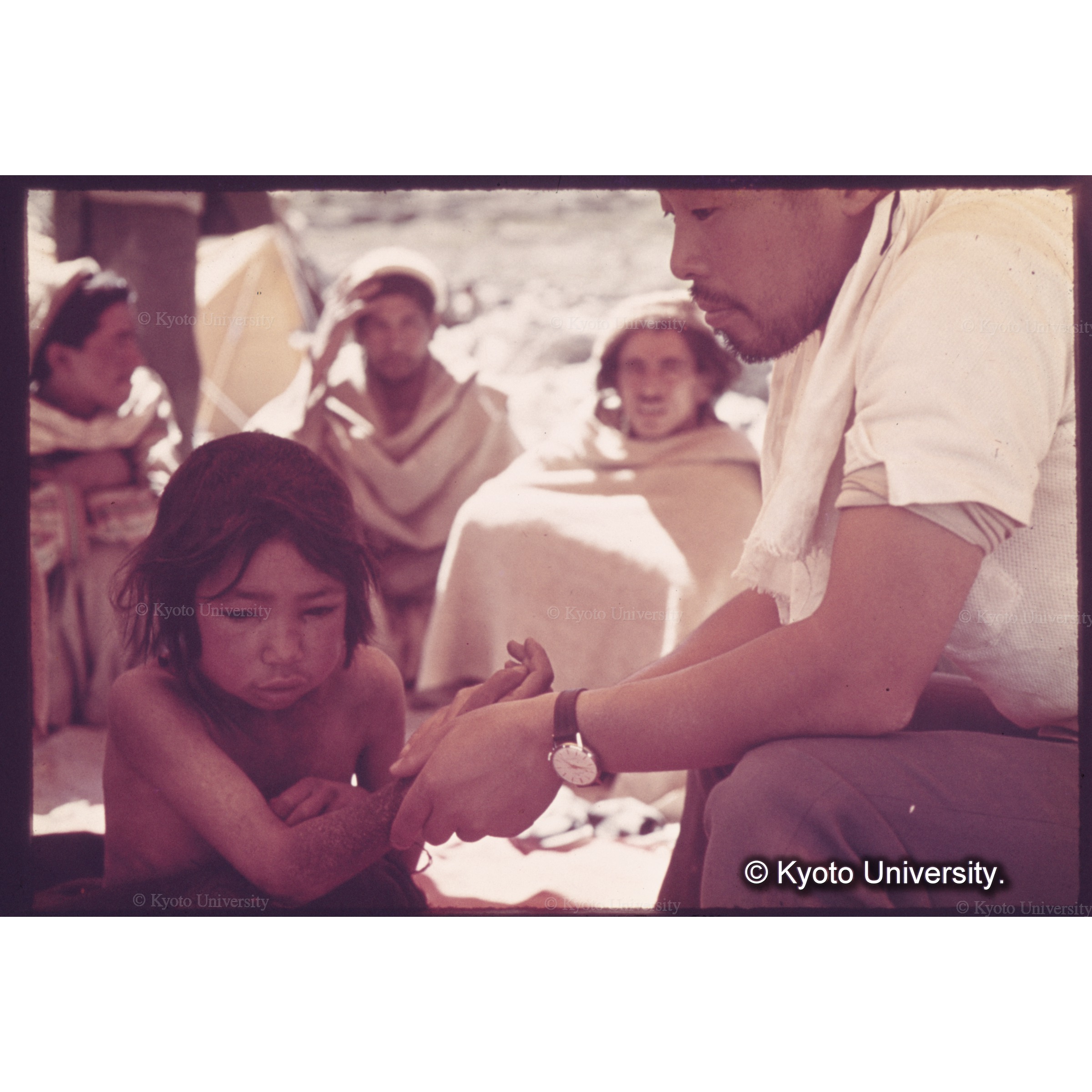 幼女を診る斉藤ドクター　この子は開放性骨折とか (1)