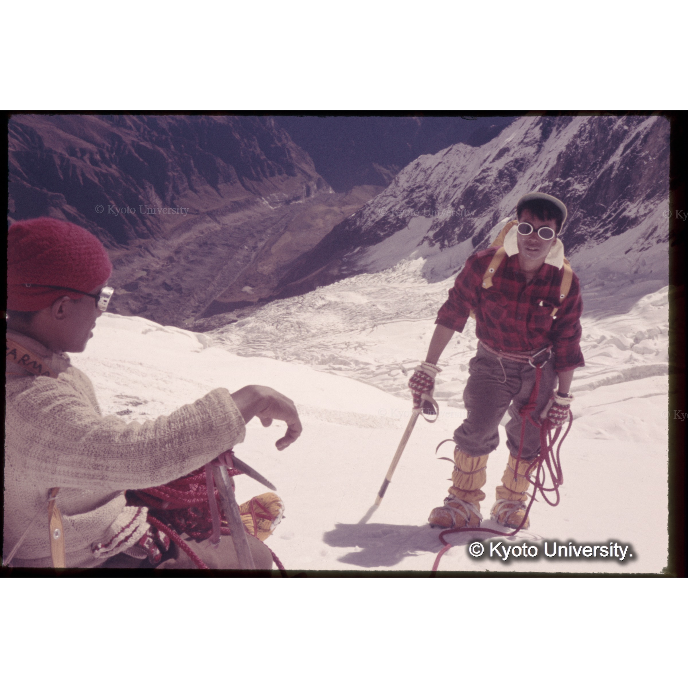 吉野（右）とカルマ (1)