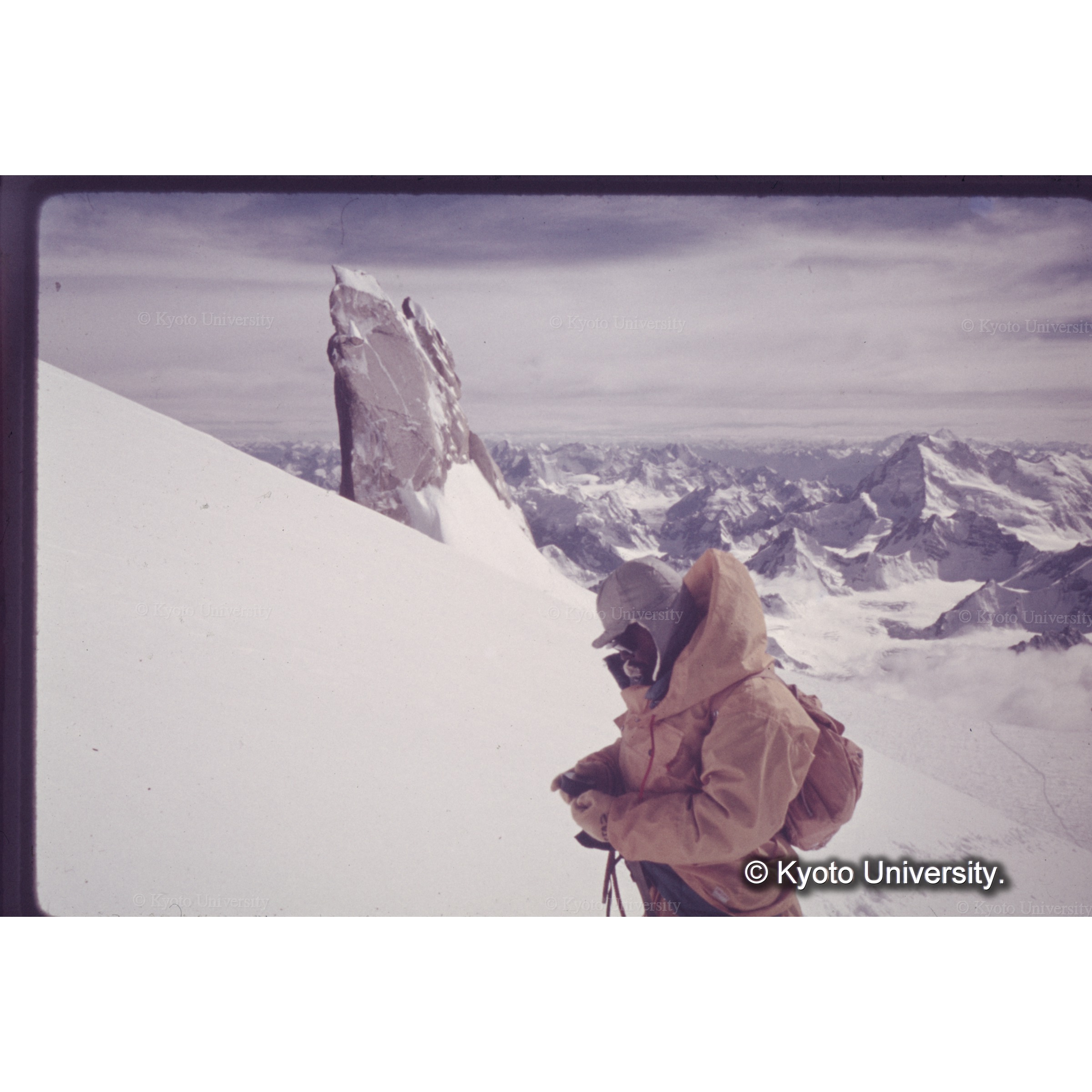 　ジヤンダルム基部と同じ高さに到達　　 (1)