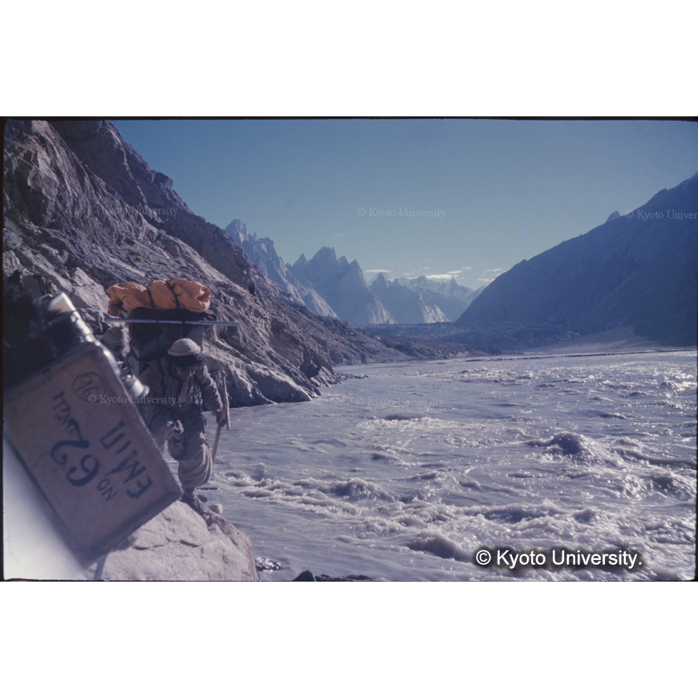 バルトロ氷河見ゆ、パイユ手前 (1)