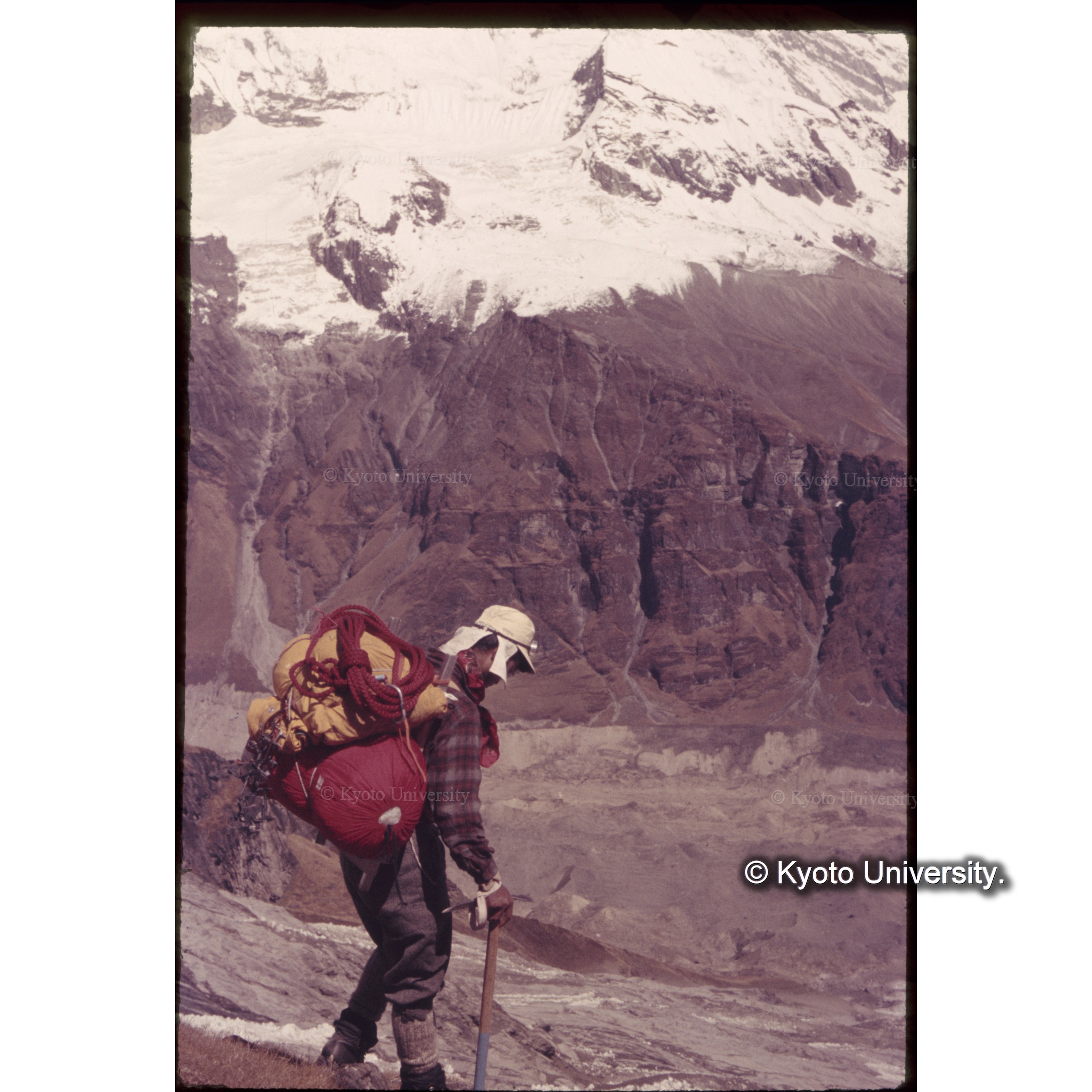 下山する吉野 (1)