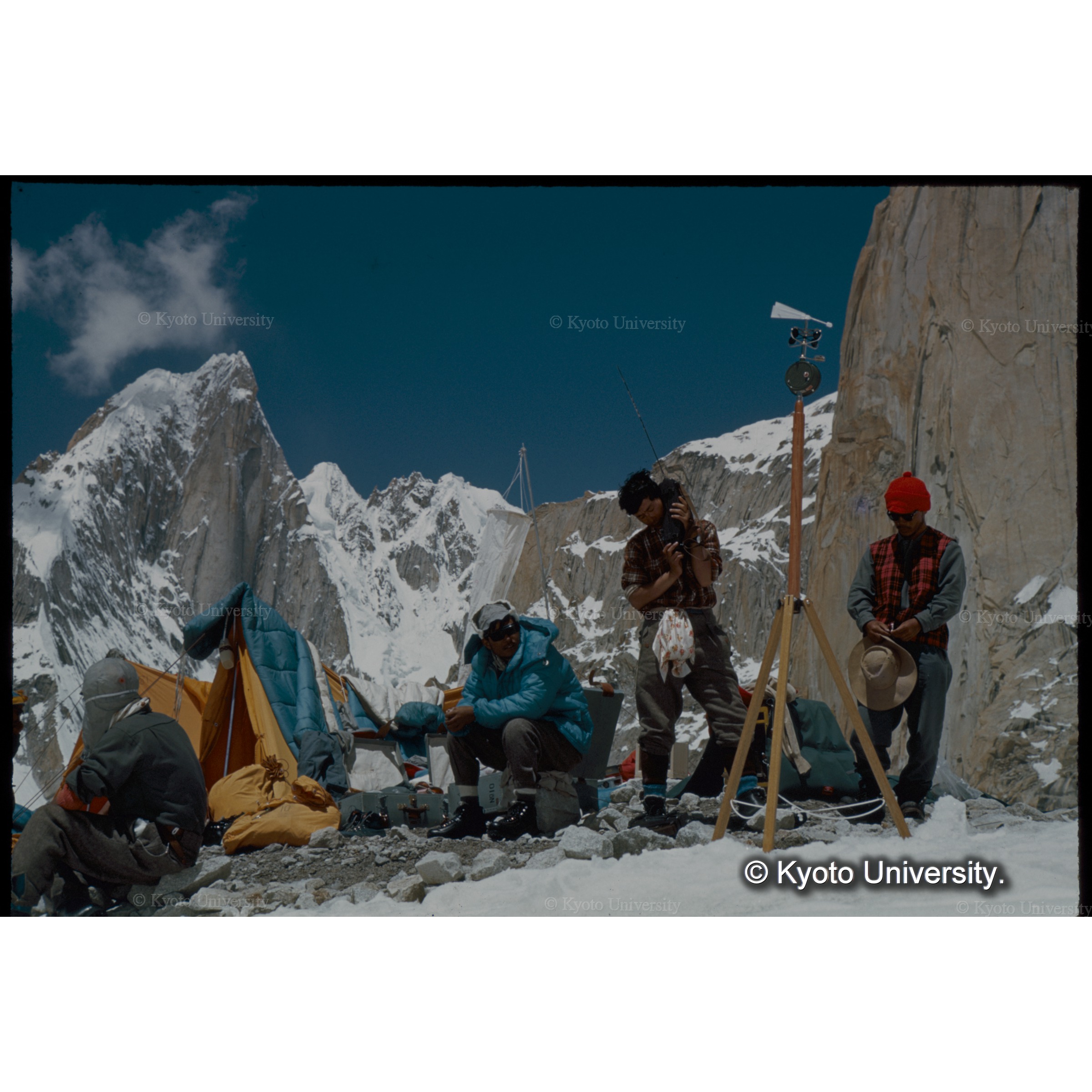 　ＢＣはアリブランサの少し下に設営　風向計など設置 (1)