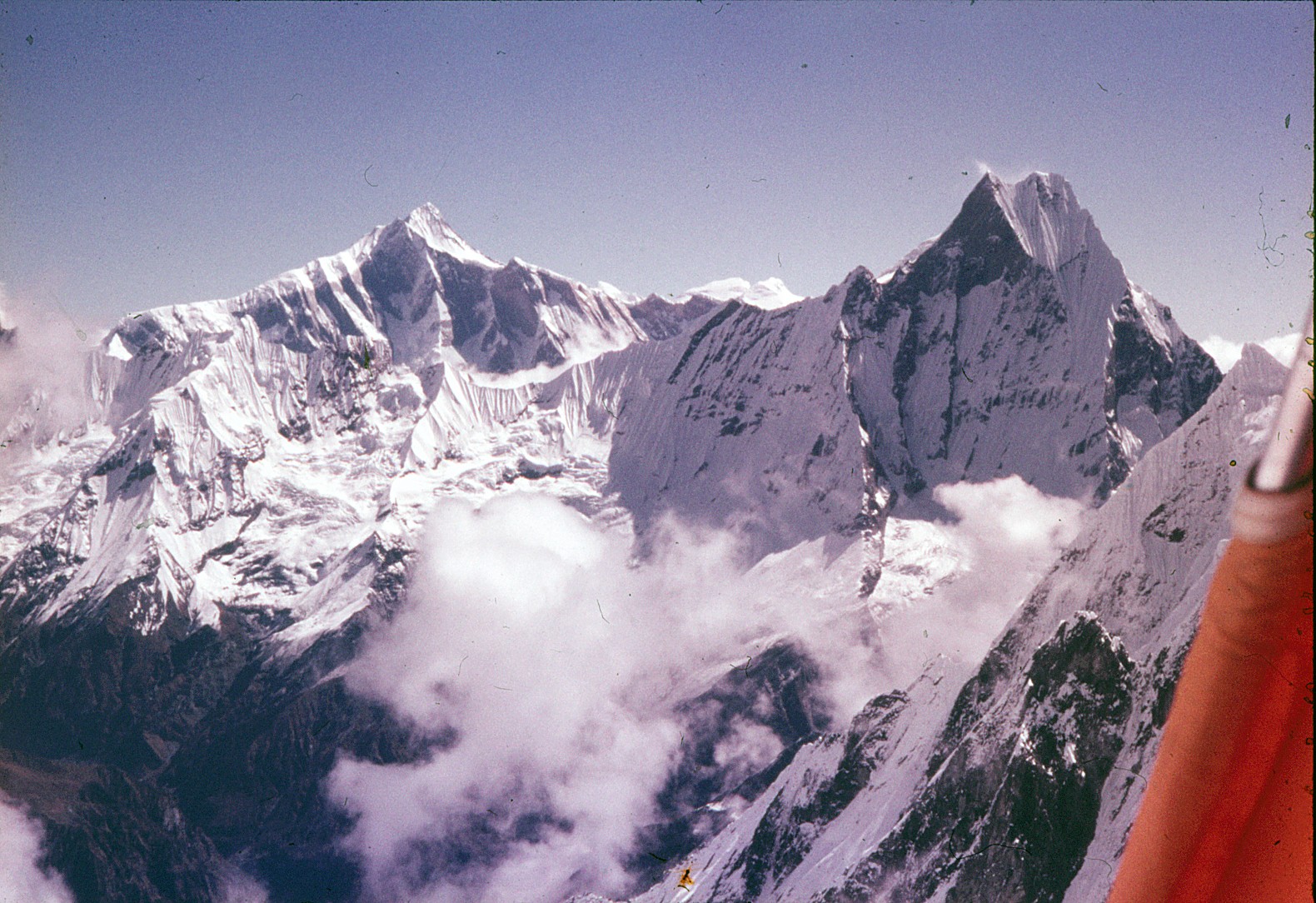 アンナプルナ II, IV 峰とマチャプチャリ (1)