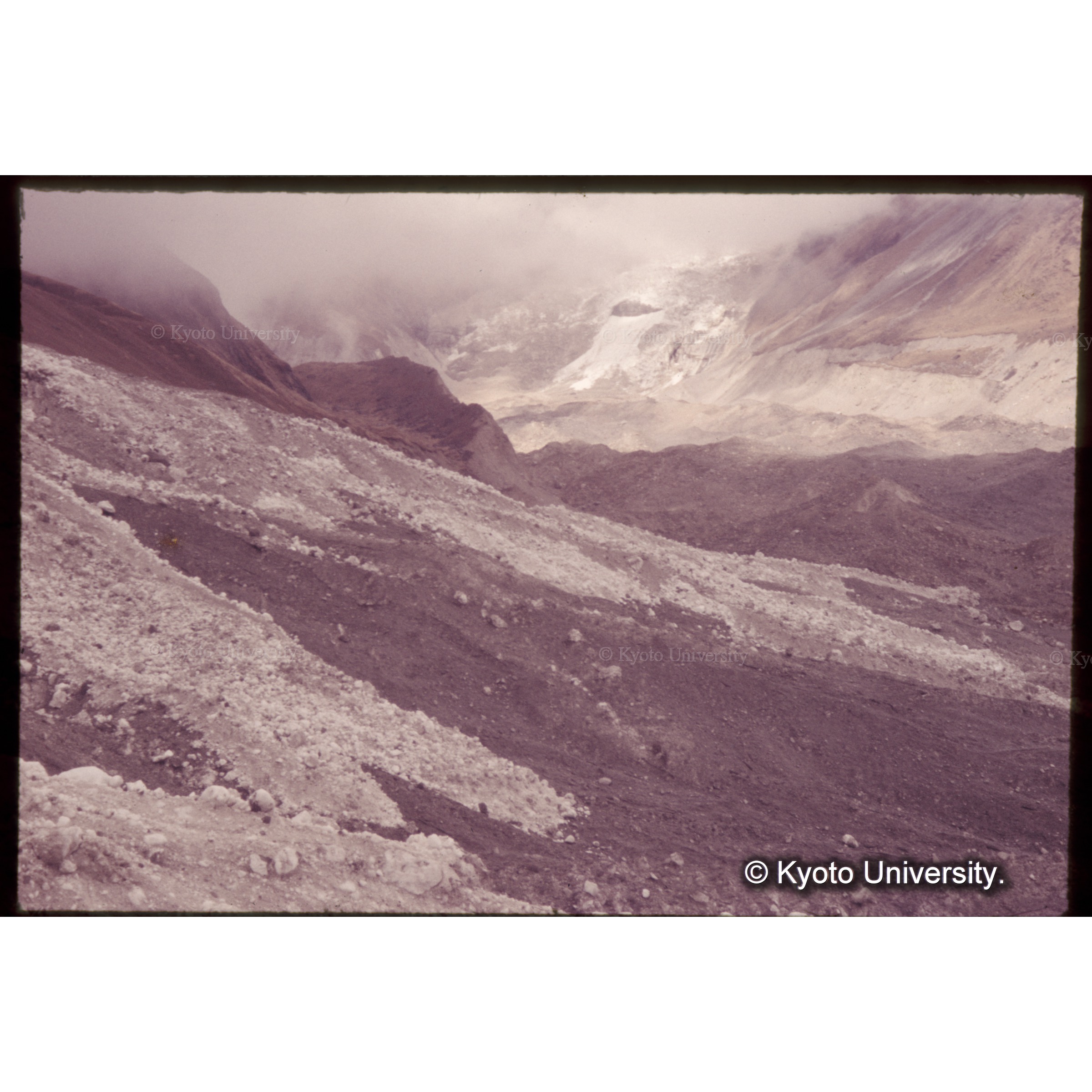 9/21の雪崩のデブリ (1)