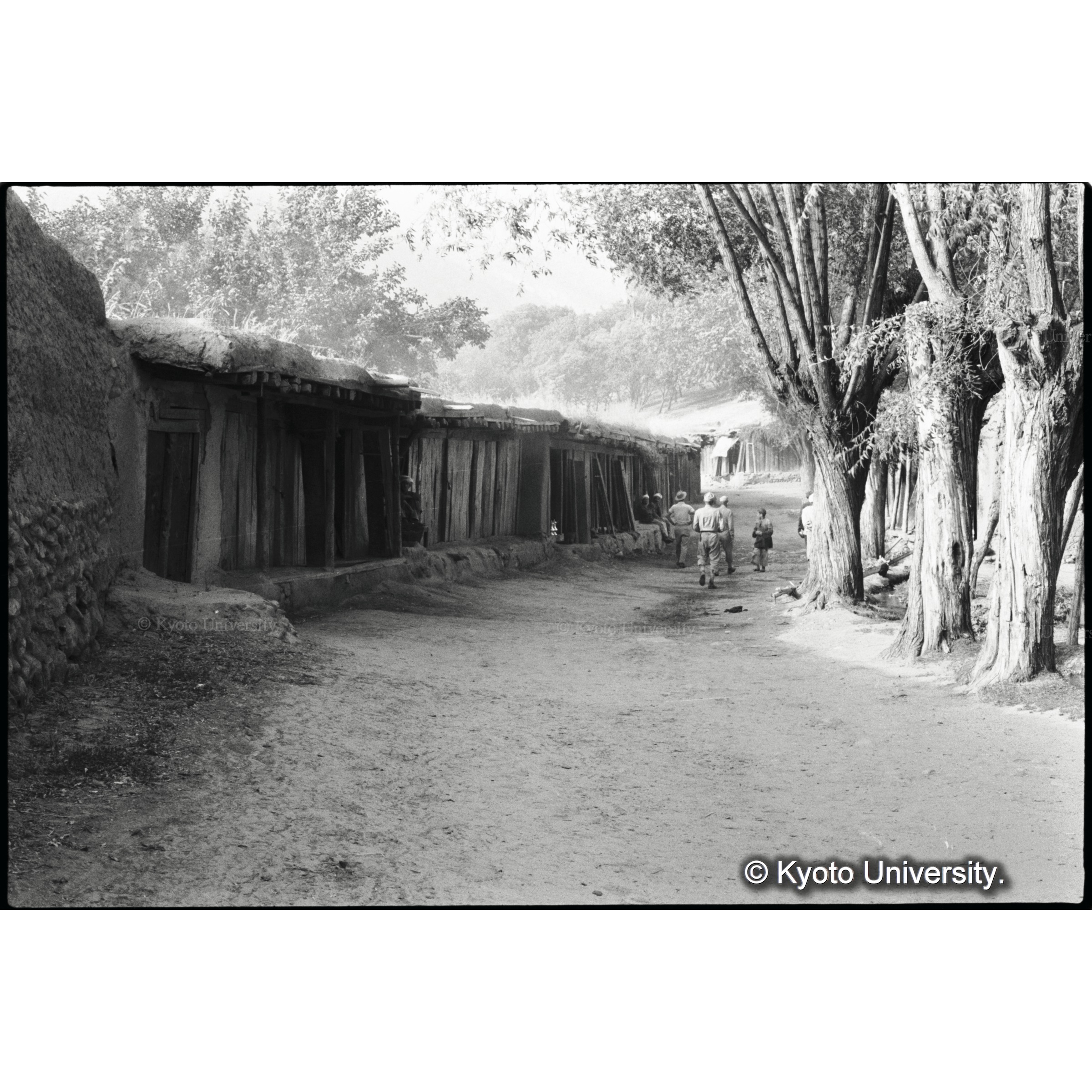 とある町の昼下がりのバザール (1)