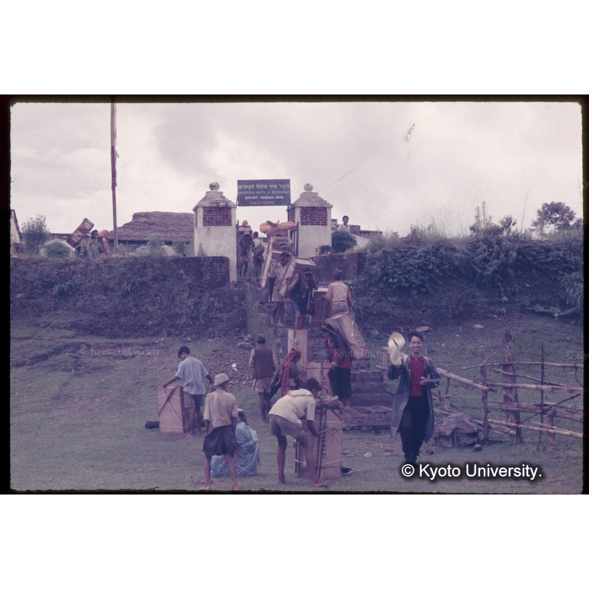 キャラバン出発 (1)