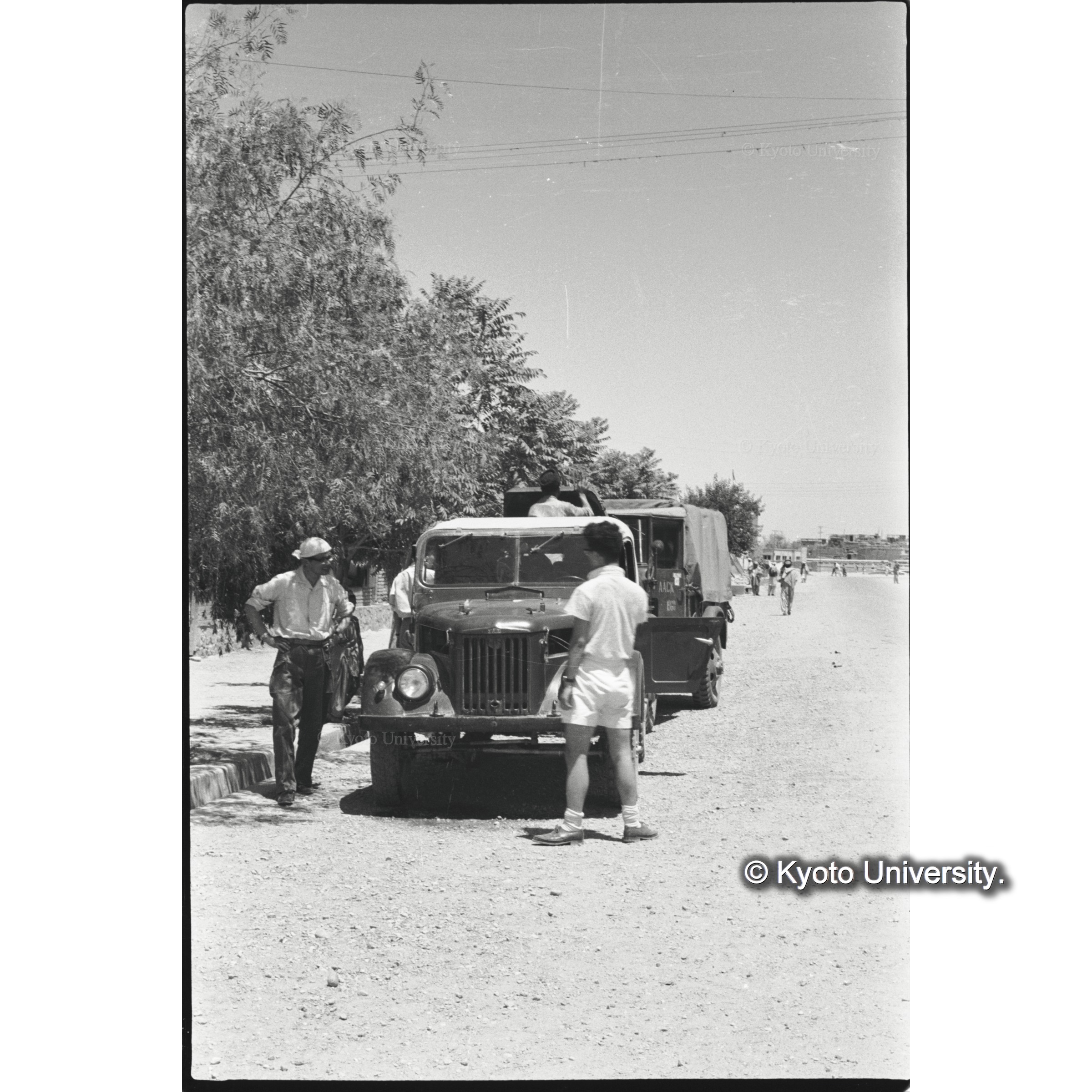 格安譲渡をうけたトヨタウェポンキャリアを神戸発の貨物船で持ち込んだ (1)