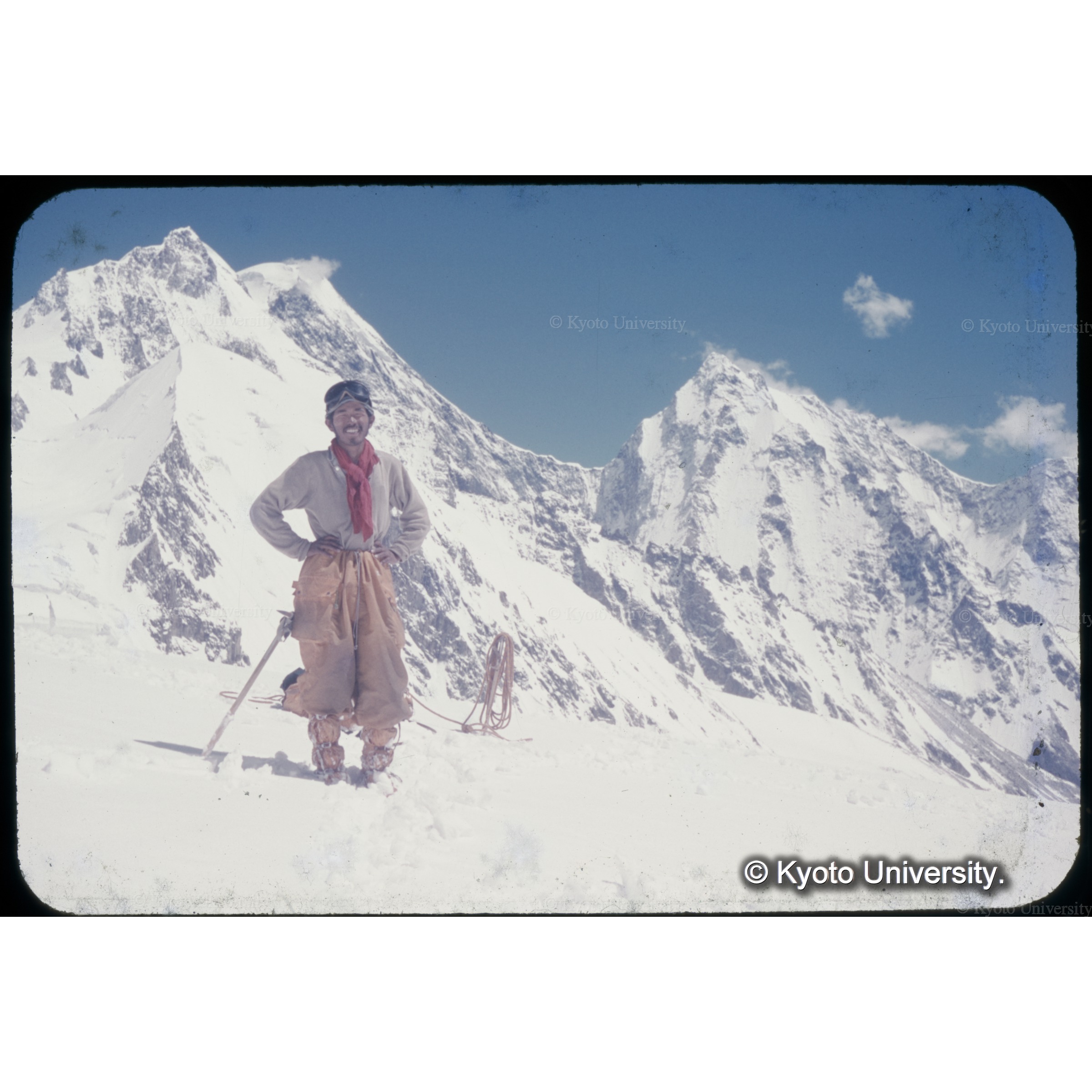 ビアンジェ氷河、左端上にチョゴリザ (1)