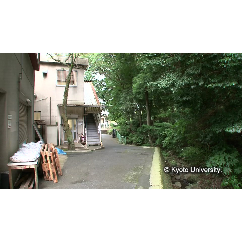 [金属製出土遺物保存処理室の入り口外観] (1)