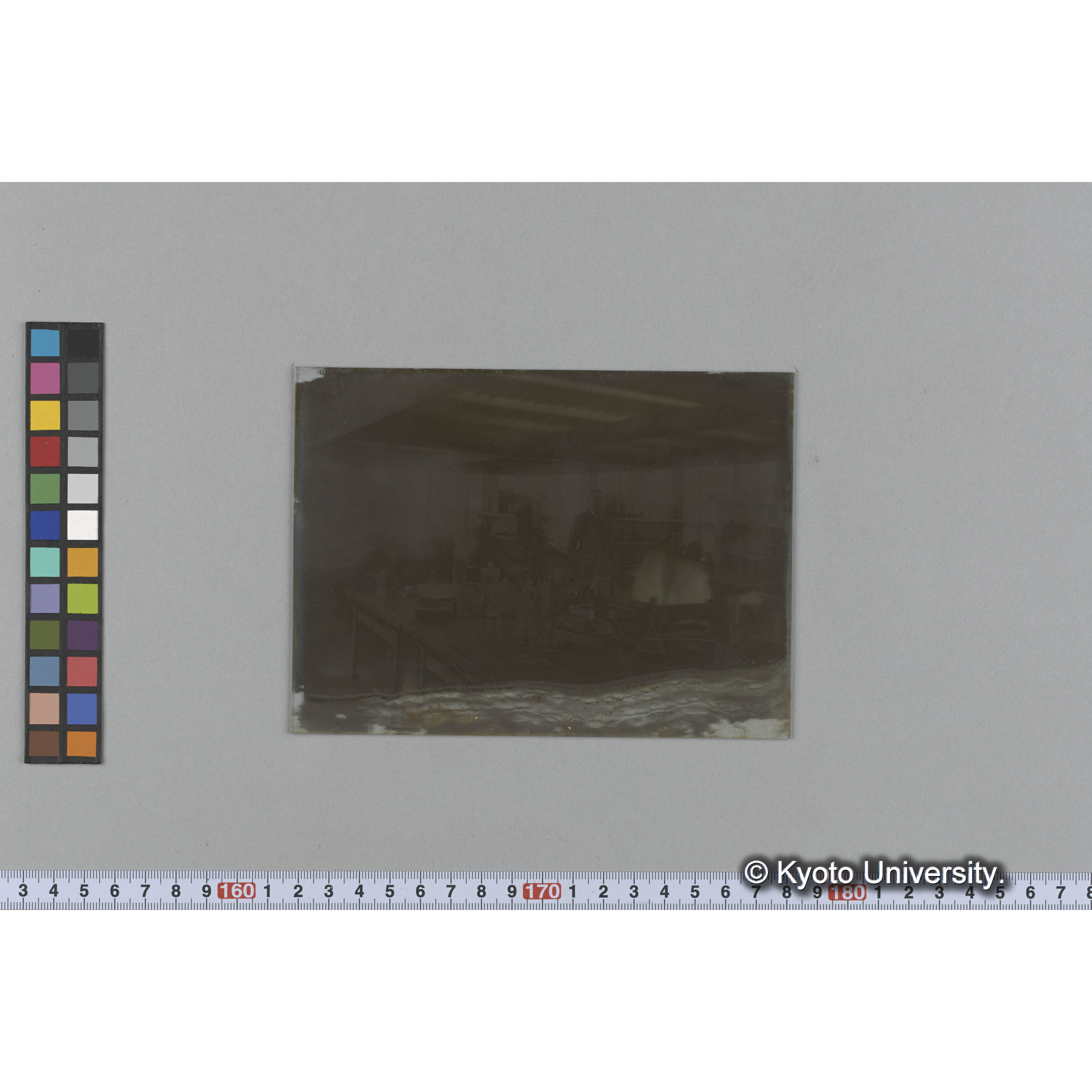 [ガラス乾板写真.](屋内, 調査風景ヵ.) (1)