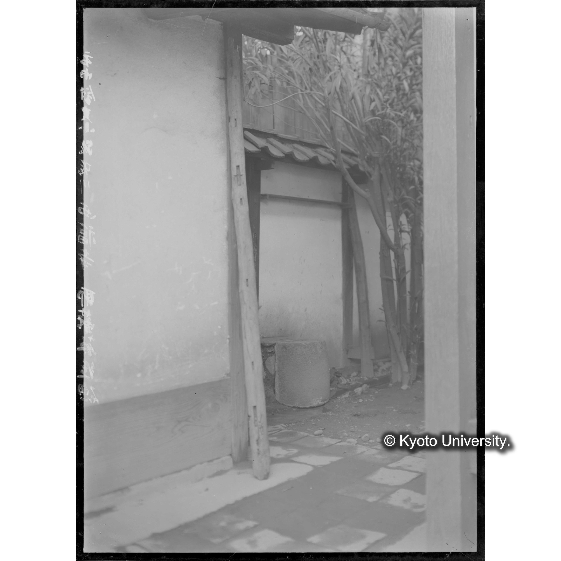 キリシタン墓碑　京都市西福寺 (1)