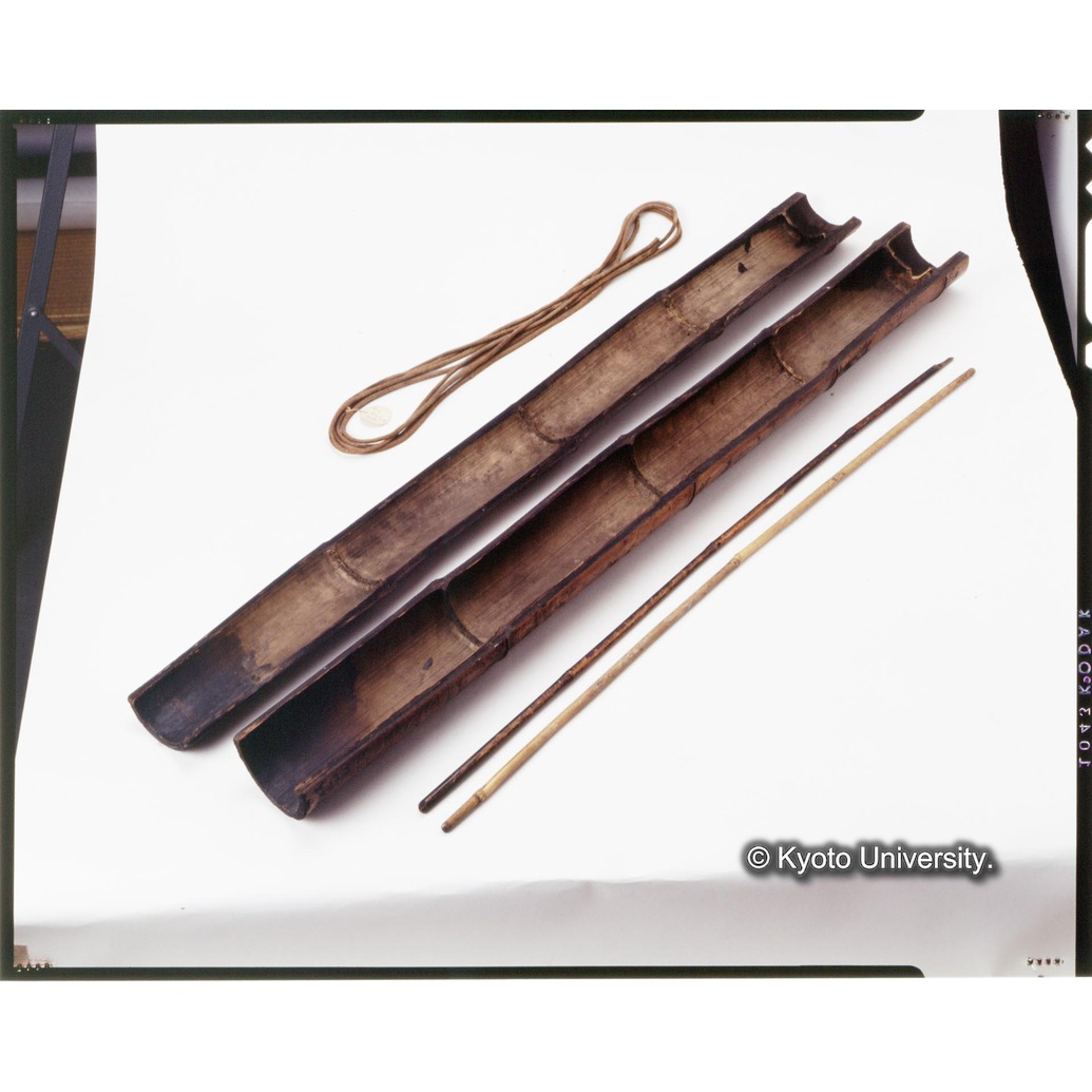 カラー写真（竹筒・竹軸・紐）＊但し紐は発見後の後補 (1)