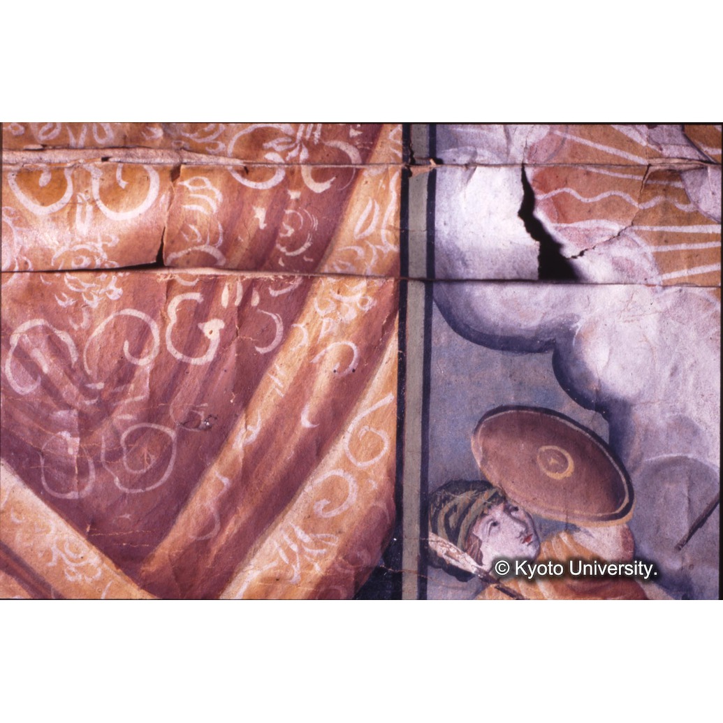 カラー写真（中央上段：カーテン・十五玄義第十一図：左下側人物） (1)