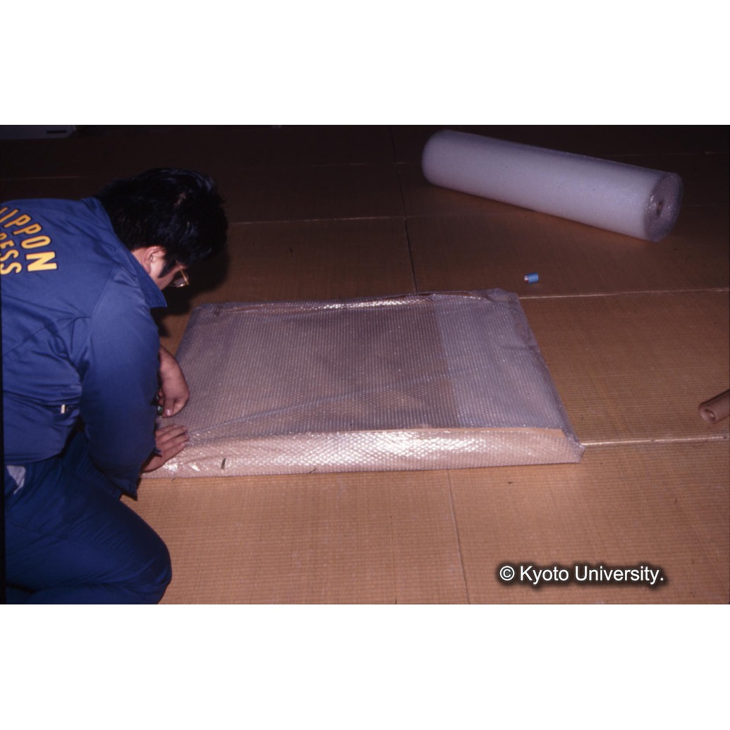 カラー写真（搬出梱包風景） (1)