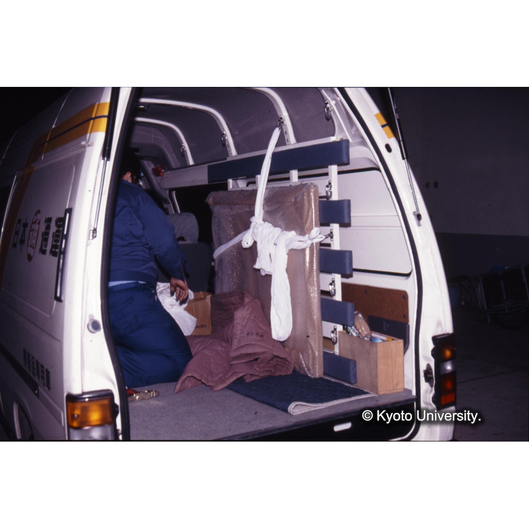 カラー写真（搬出梱包風景） (1)