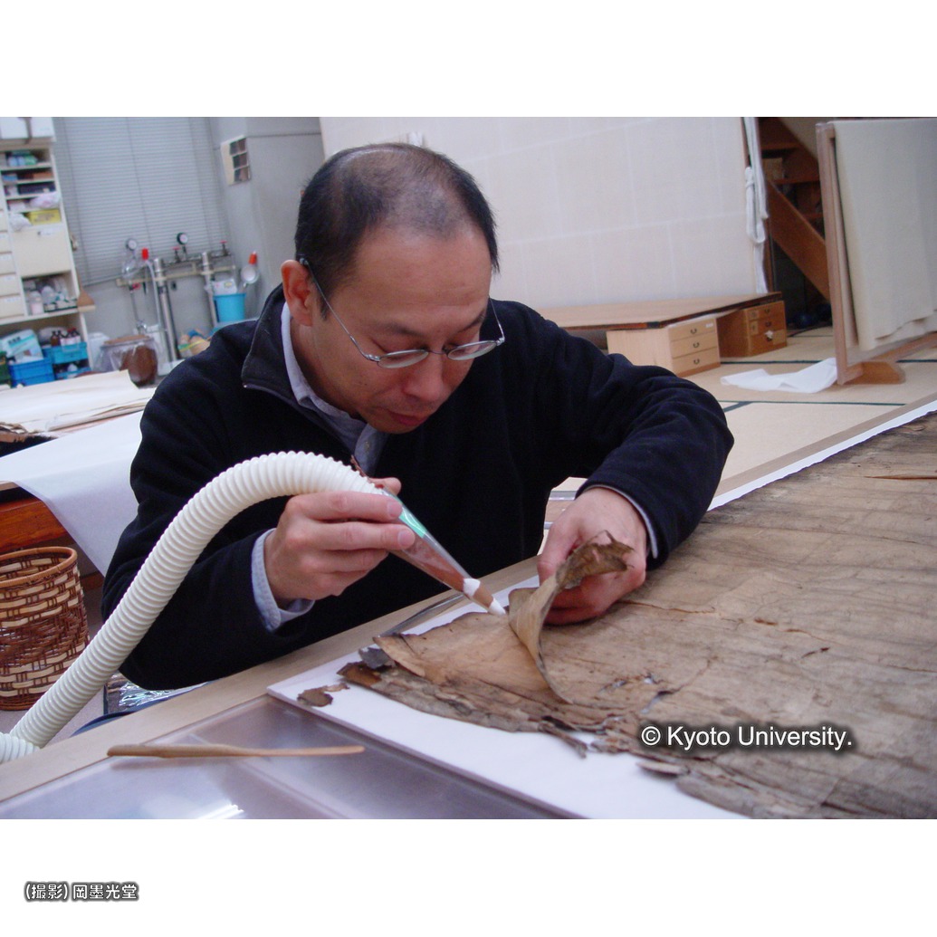 表具取り外し前（裏打ち確認） (1)