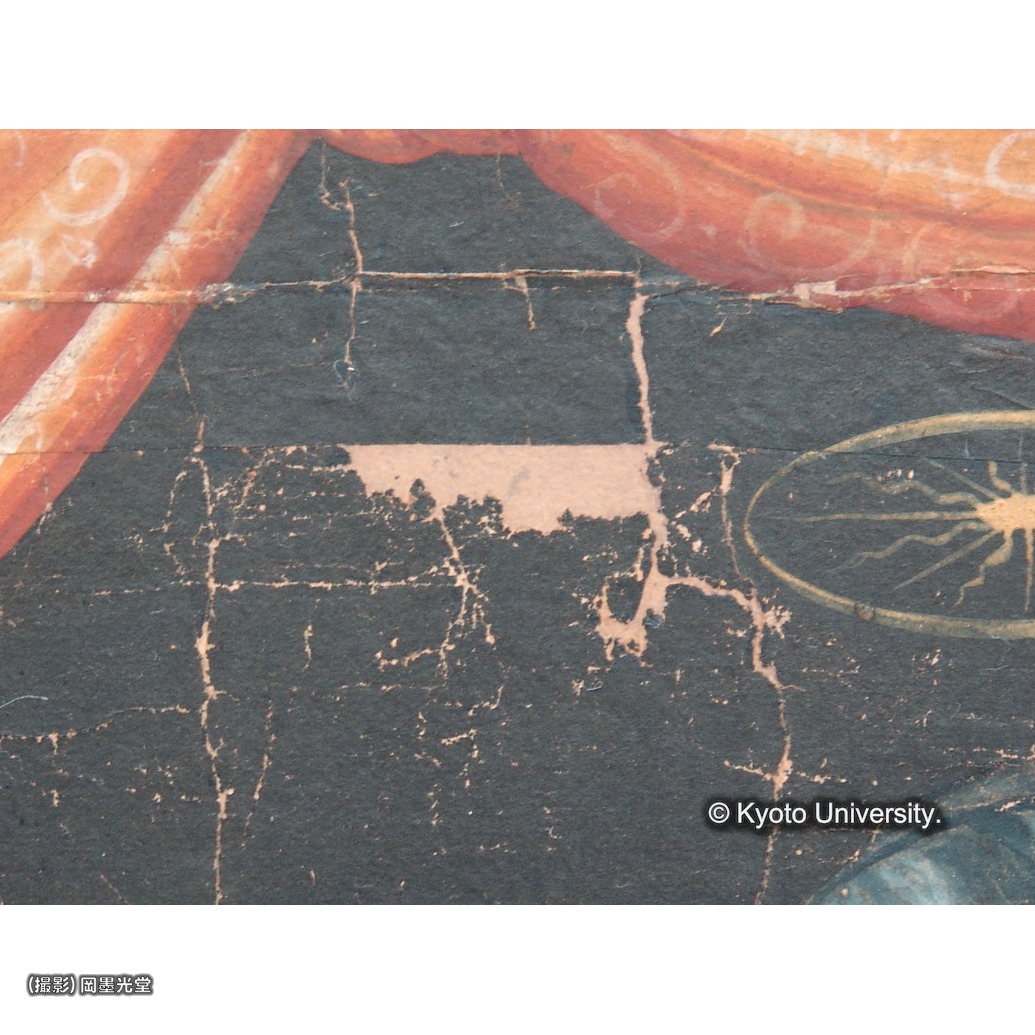 カラー写真（中央上段：欠損部） (1)