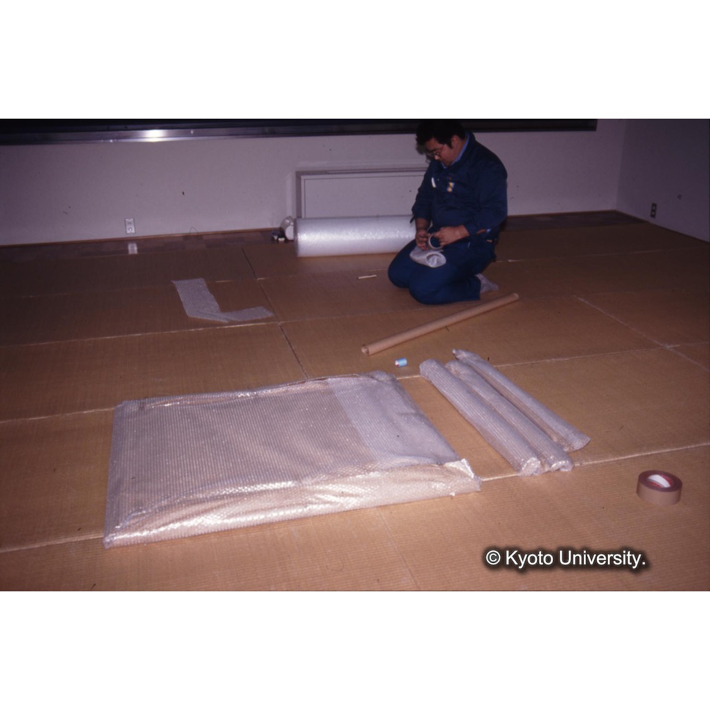 カラー写真（搬出梱包風景） (1)