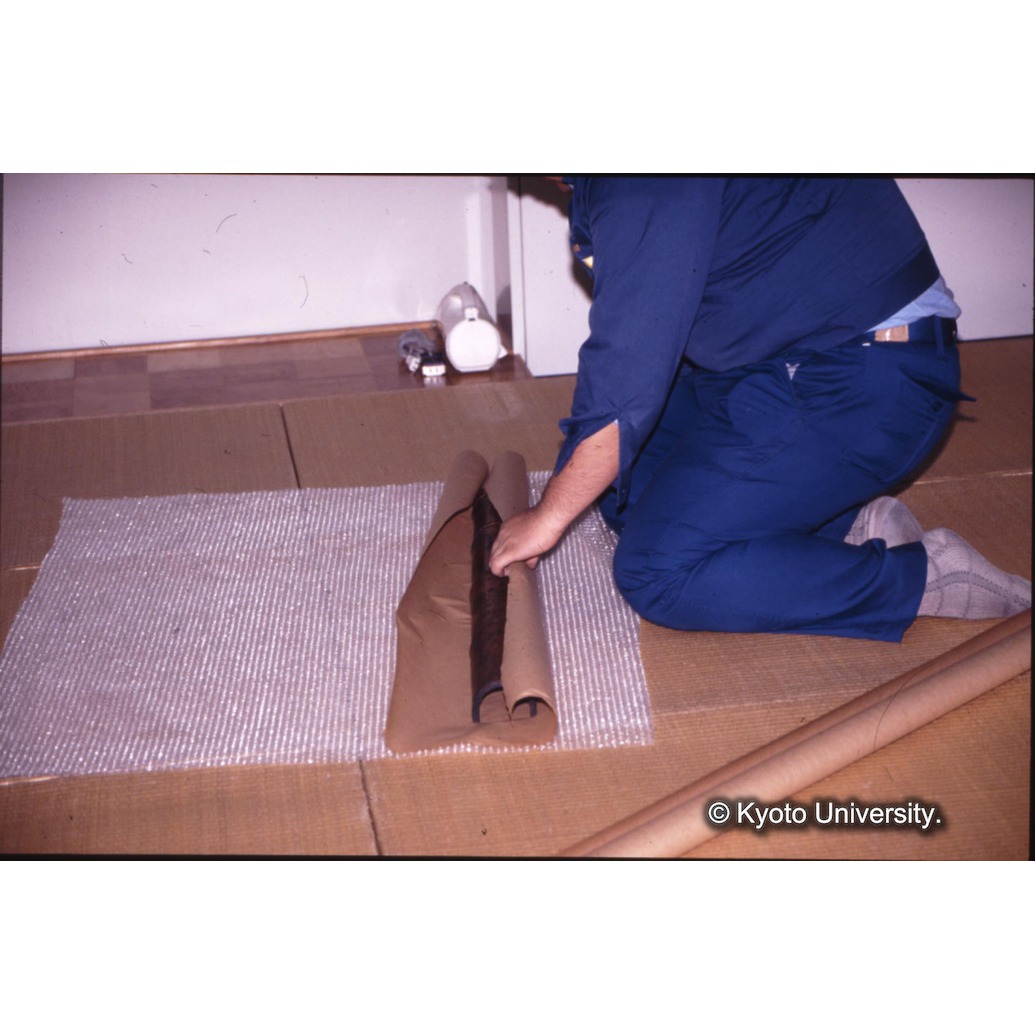 カラー写真（搬出梱包風景） (1)