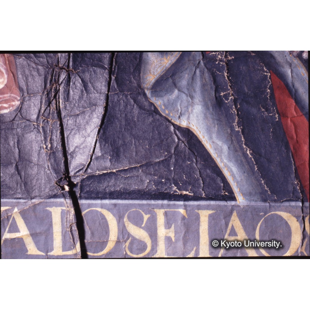 カラー写真（中央上段：マリア衣服・中央文字） (1)