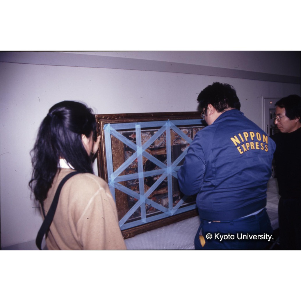 カラー写真（搬出梱包風景） (1)