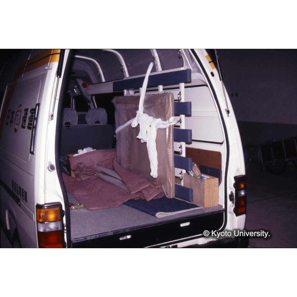 カラー写真（搬出梱包風景） (1)