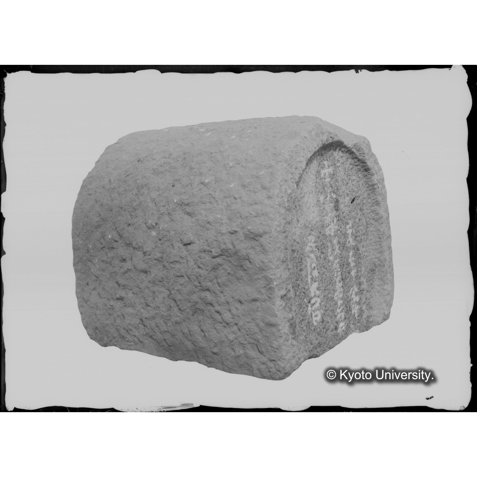 「小泉某氏」墓碑 (1)