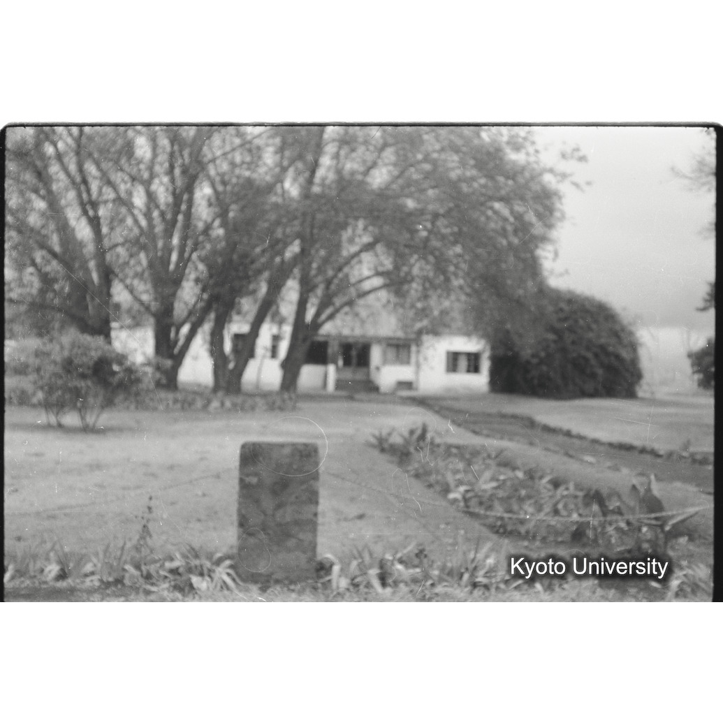 [33コマ目]「アンボセリのロッジ」 (1)