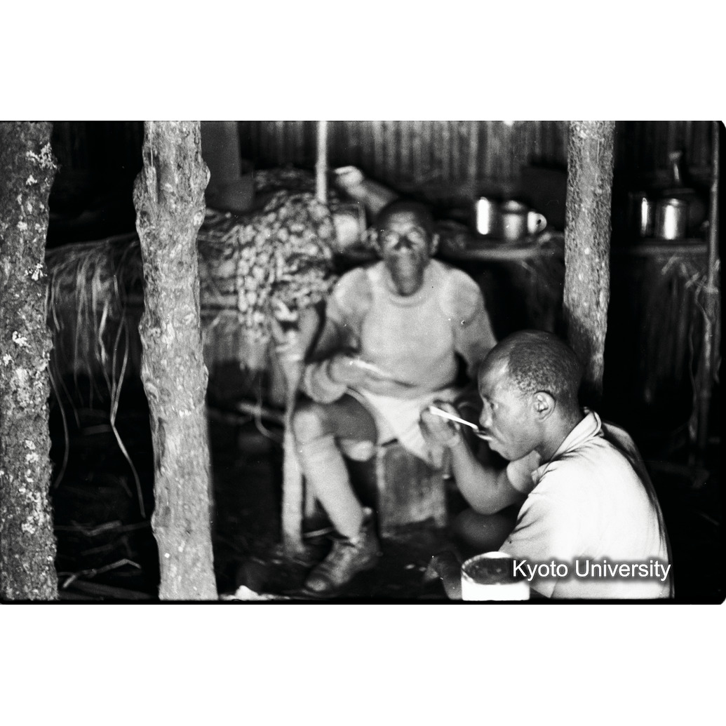 [3コマ目]「ポーターの食事」 (1)