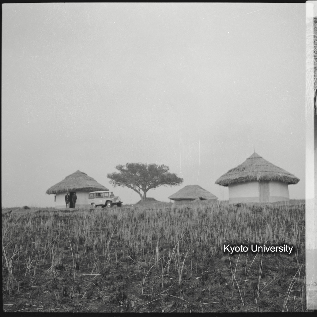 [1コマ目]「クィーン・エリザベス国立公園の宿舎」 (1)