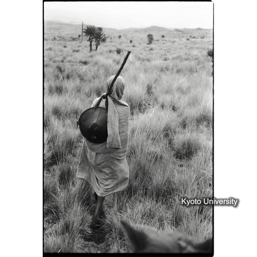 [１９コマ目]「物をかつぐ」 (1)