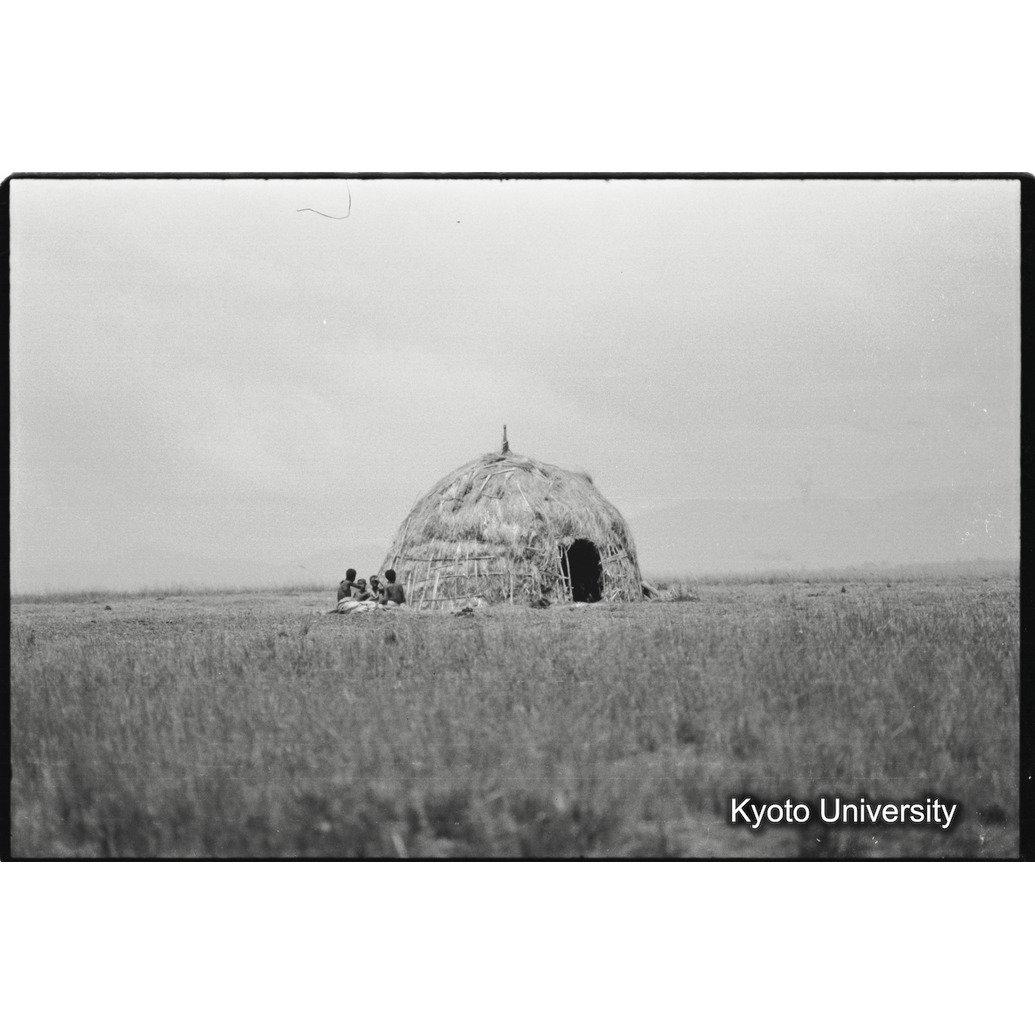 [１３コマ目]「シダモ族の家（２）」 (1)