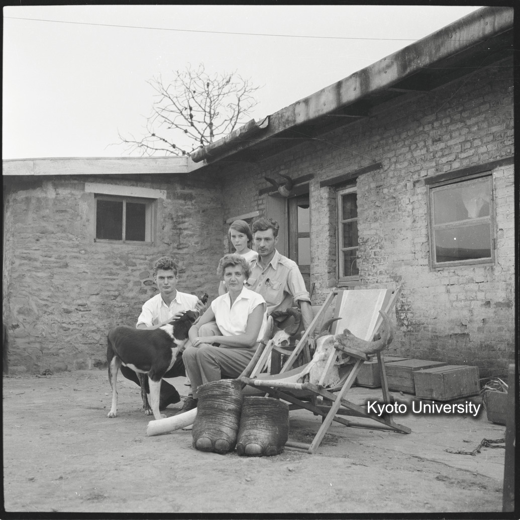 [8コマ目]「A.ノッテ氏一家」 (1)