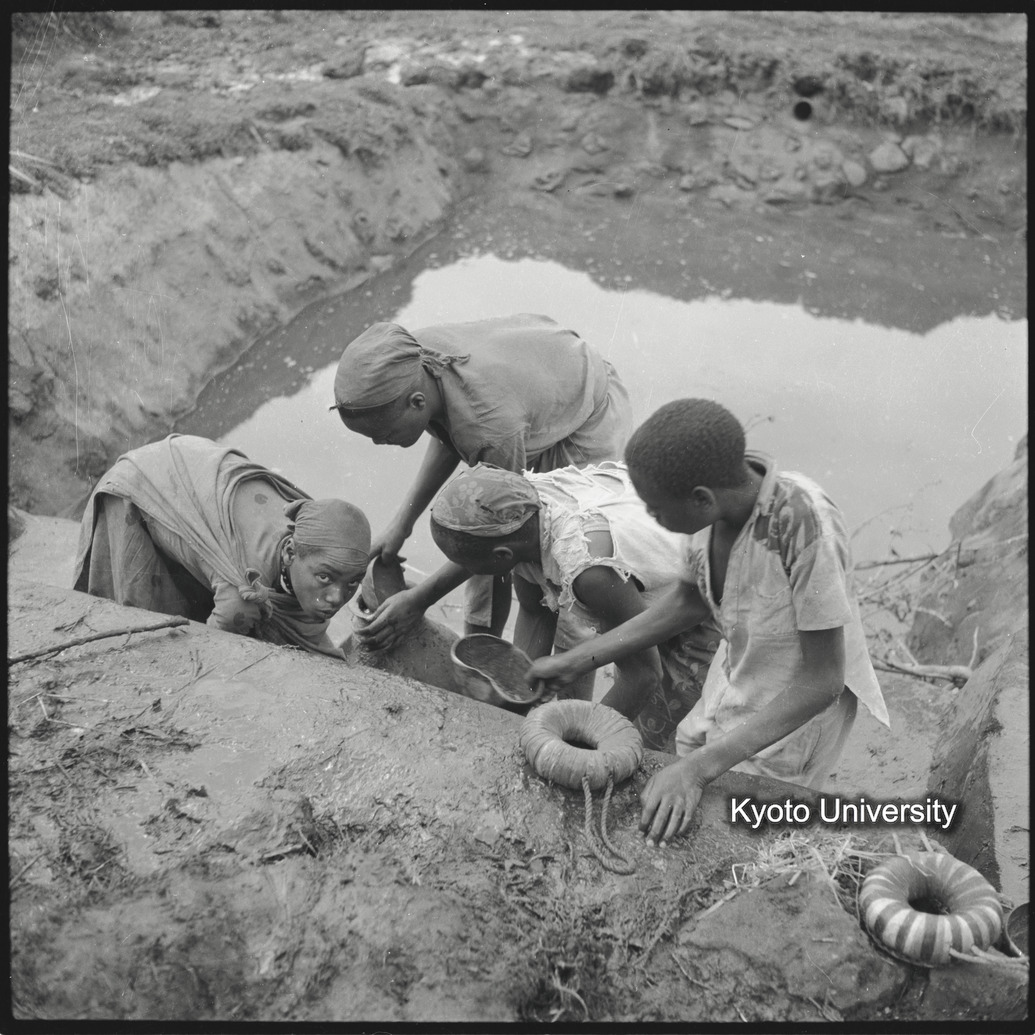 [1コマ目]「水汲み場」 (1)