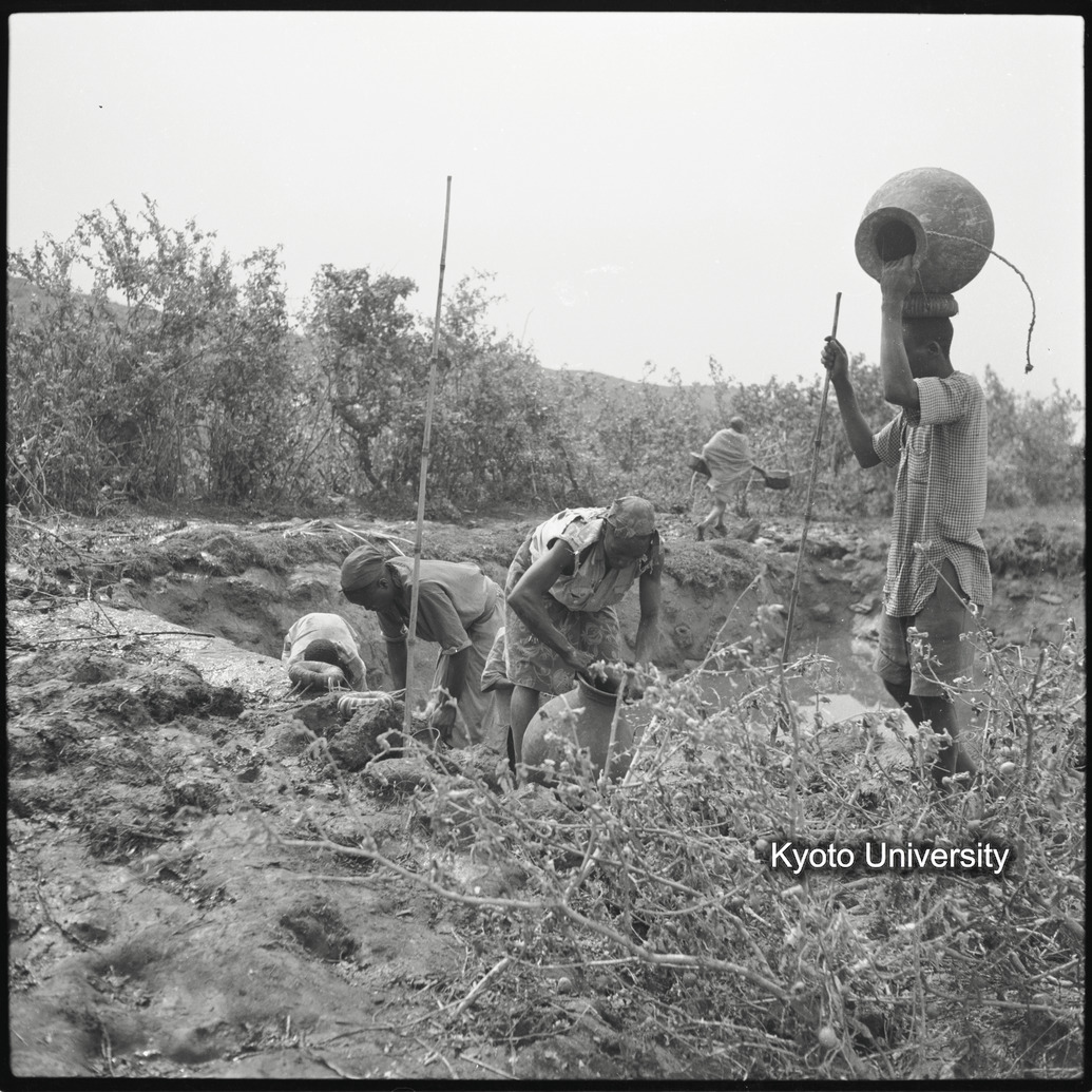 [3コマ目]「水汲み場」 (1)
