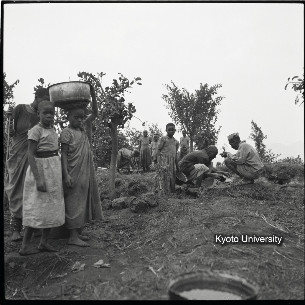[4コマ目]「水汲み場風景」 (1)