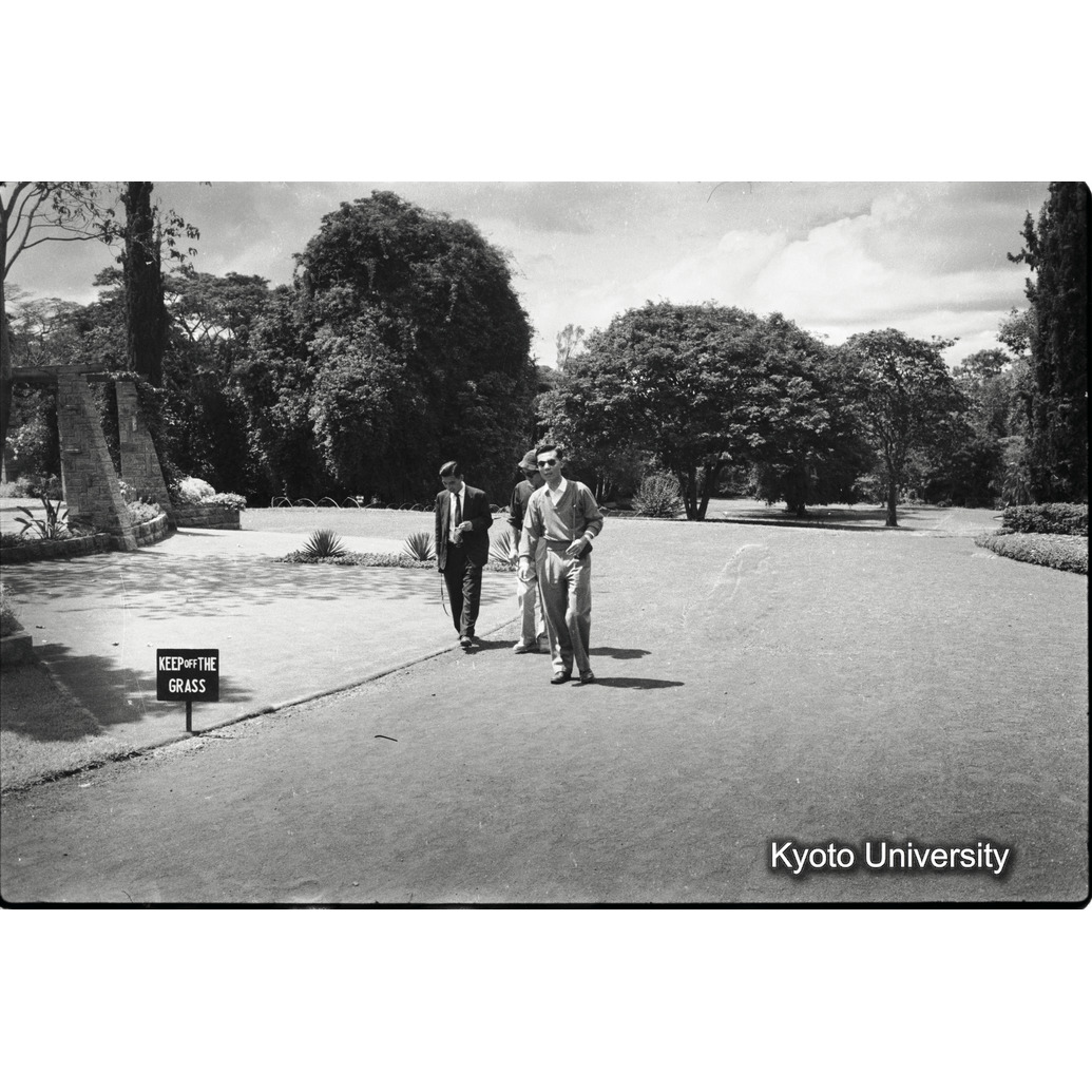 [3コマ目]「ナイロビの公園」 (1)