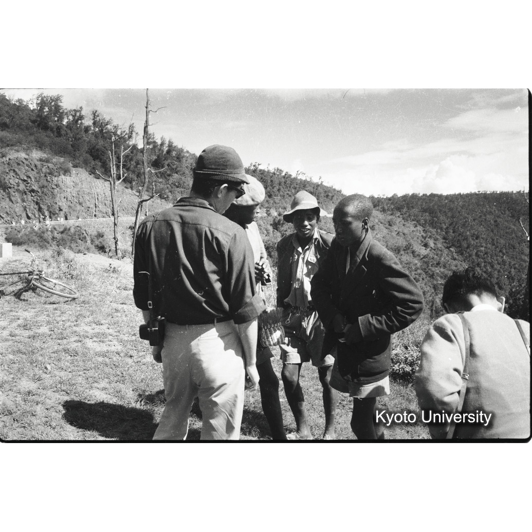 [12コマ目]「土産売りの少年たちと」 (1)