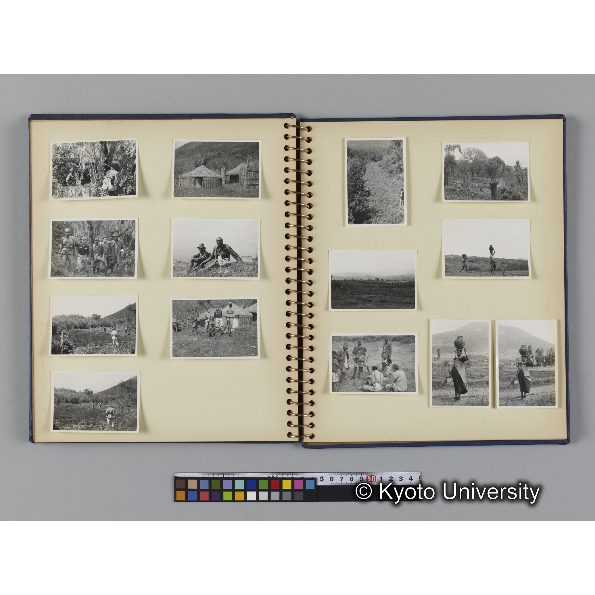 [見開き１２]「調査と村人」 (1)