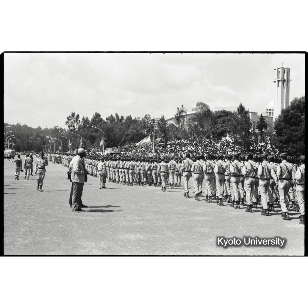 [２コマ目]「革命軍の閲兵」 (1)