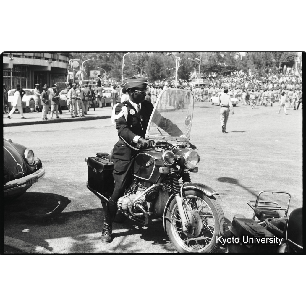 [１１コマ目]「オートバイ警官」 (1)